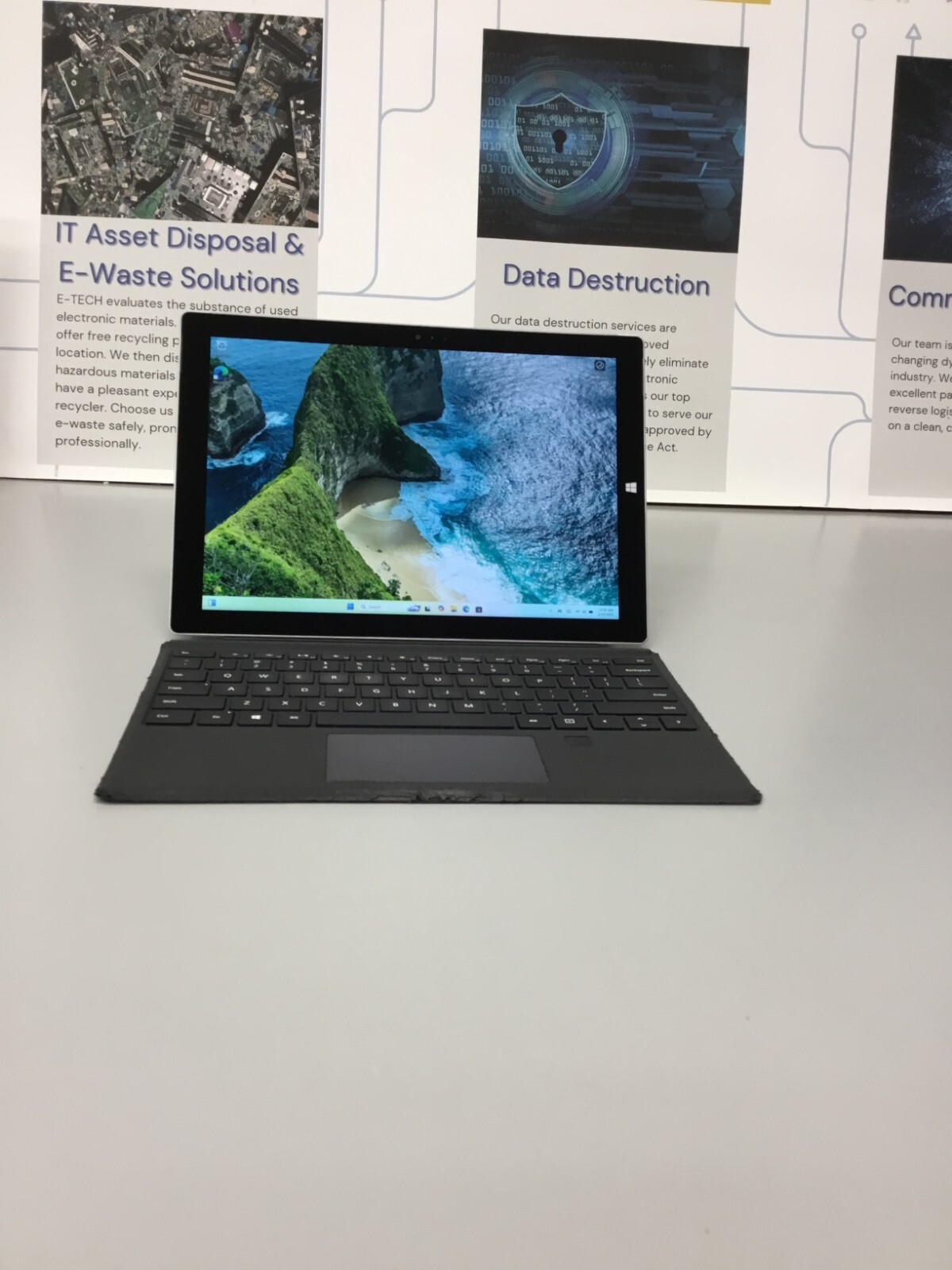 Microsoft Surface Pro 3 12 inch (128GB, Intel Core i5 4th Gen., 1.90GHz, 4GB).