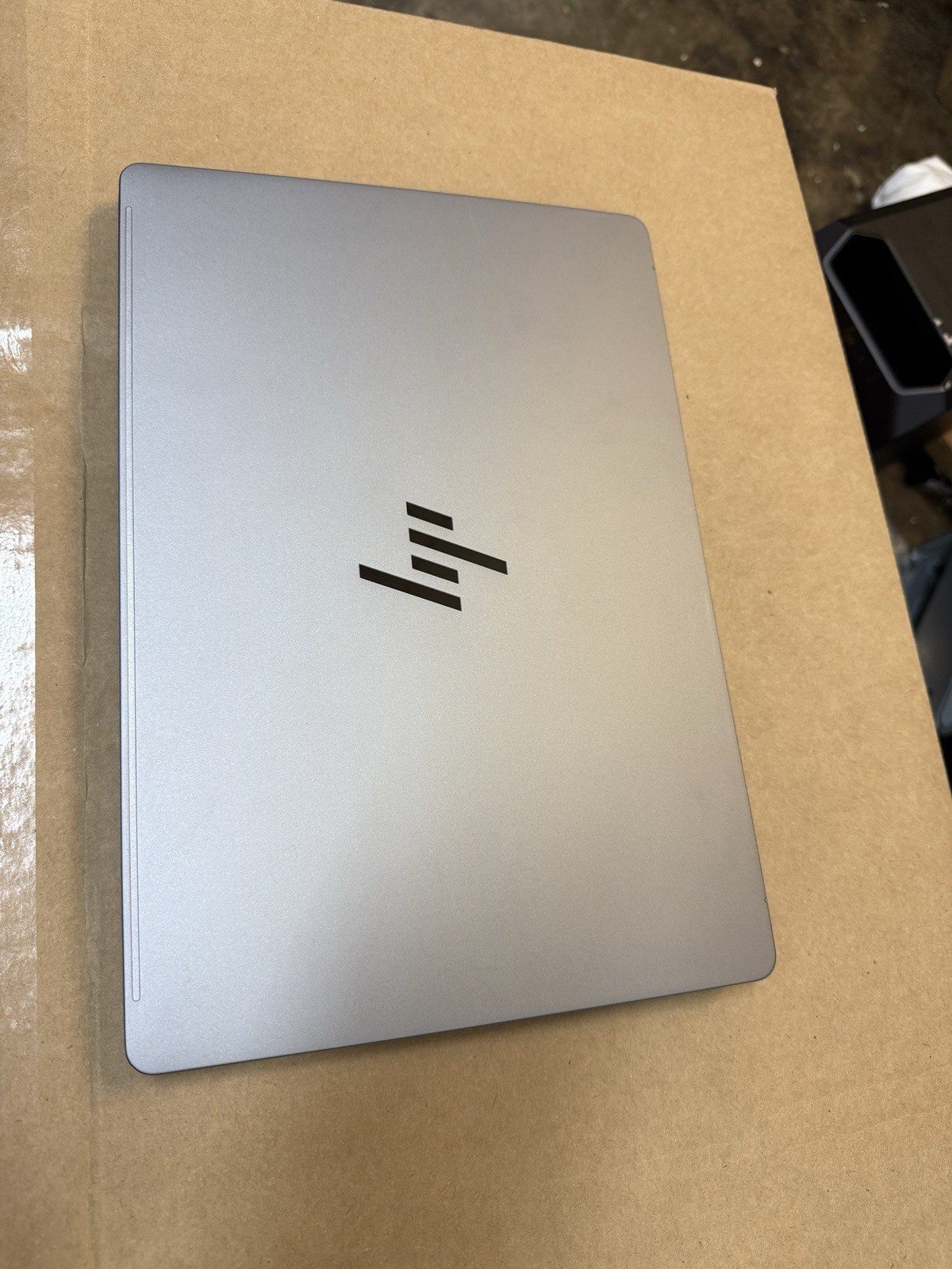 HP ZBook Ultra OLED 2.8k AI MAX PRO 390/32 GB LPDDR5/512GB SSD/ ( Dent On Corner