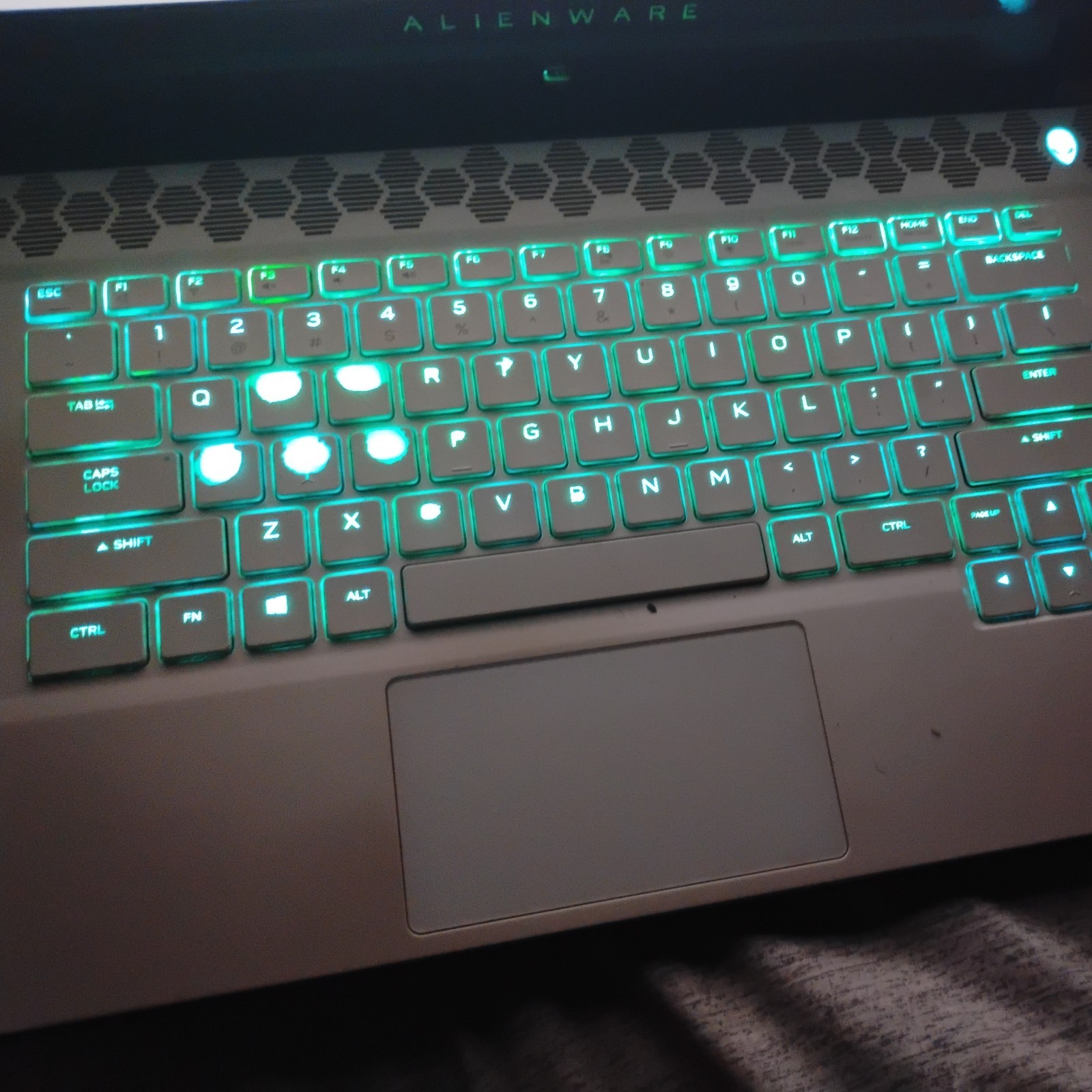 2021 Alienware m15 R4 i7-10870H 32GB 256GB SSD 15.6″ FHD 144Hz RTX 3070 LIGHT