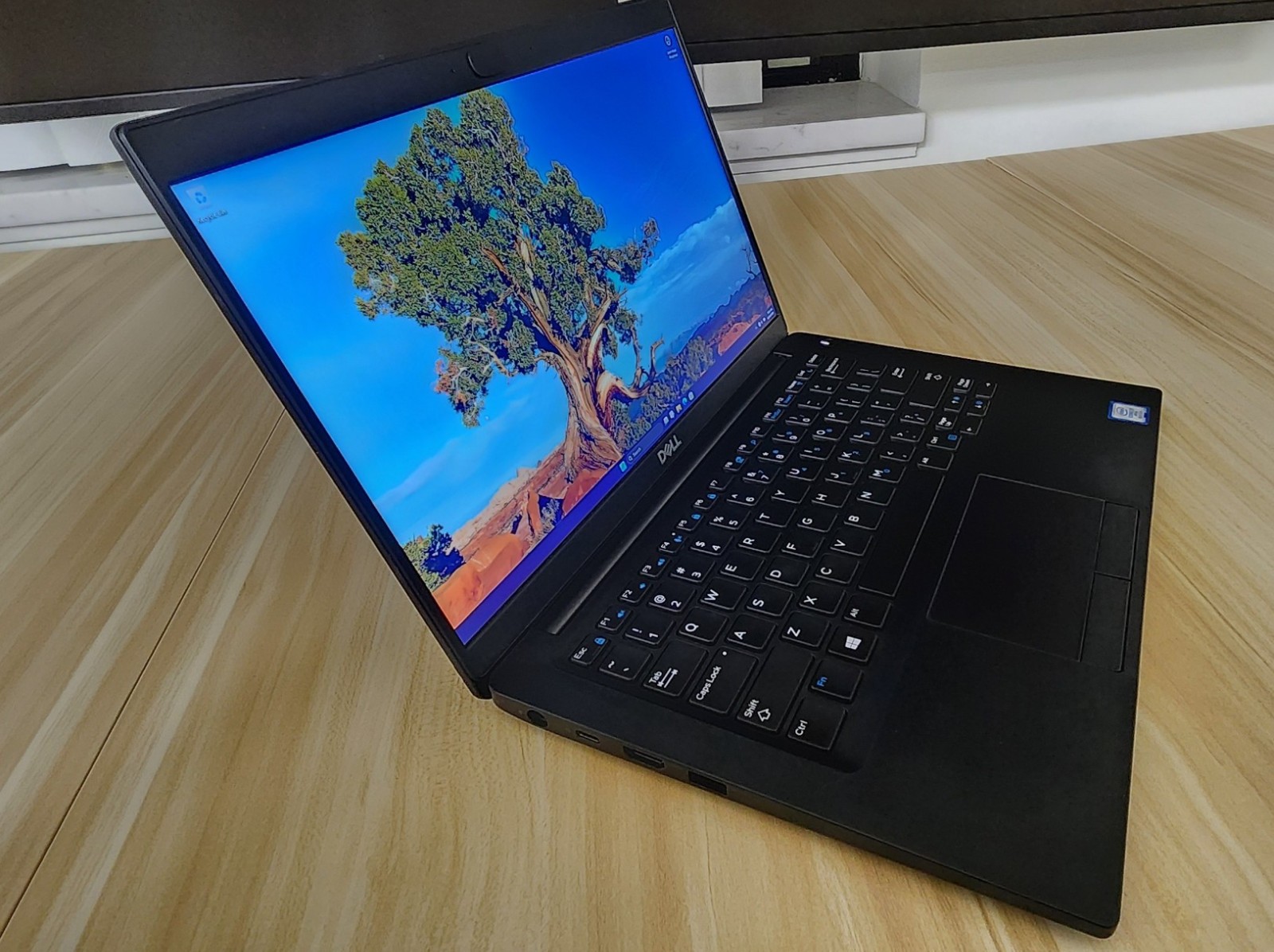 Dell Latitude 7390 – 13.3″ Touch 500GB M.2 SSD Intel i7 8th Gen 4.2 GHz 8GB DDR4