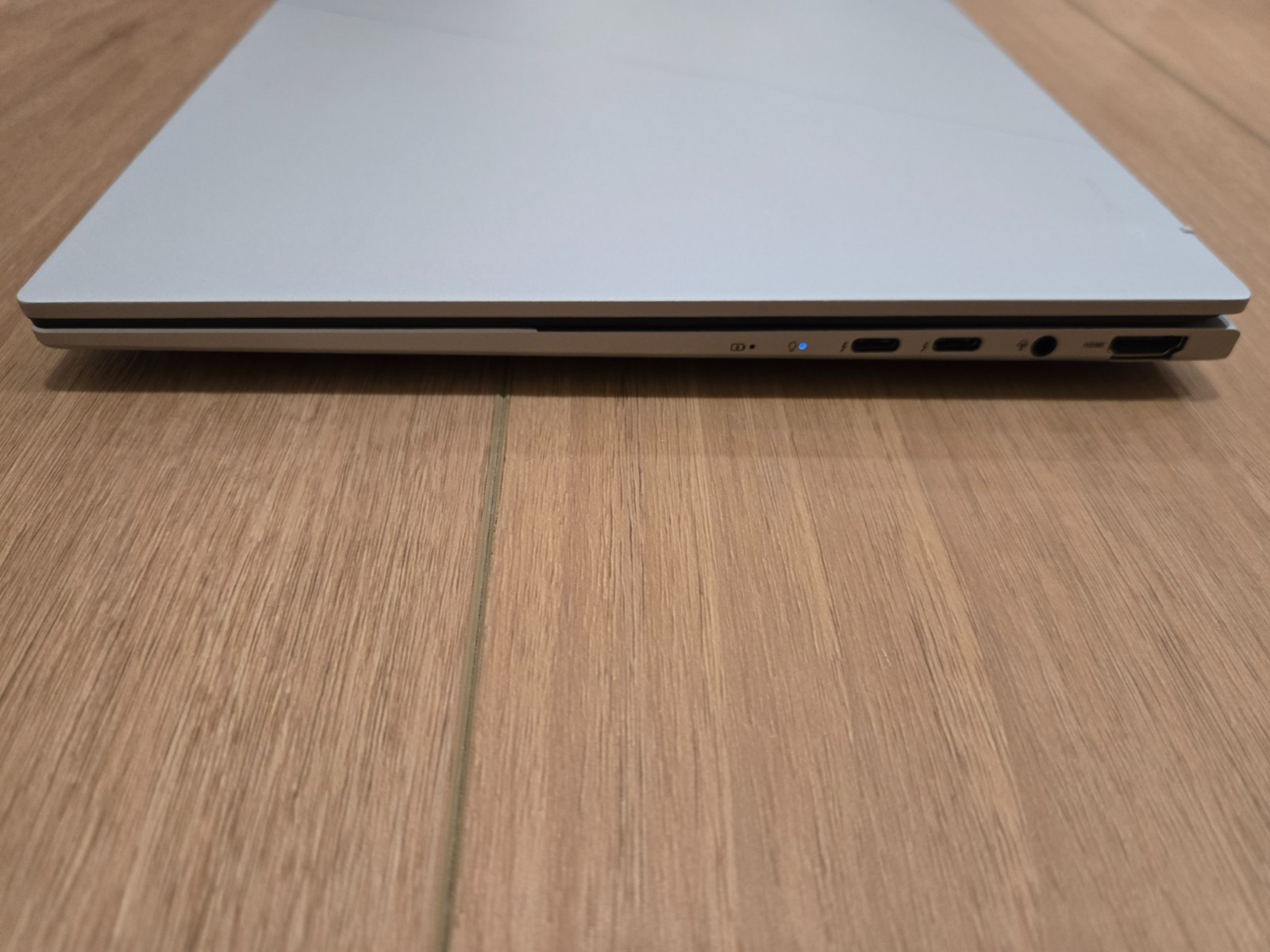 Asus Zenbook 14 CoreUltra 9 285H, 3K Touch, 32GB, 1TB SSD, Windows 11 Pro,Wifi 7