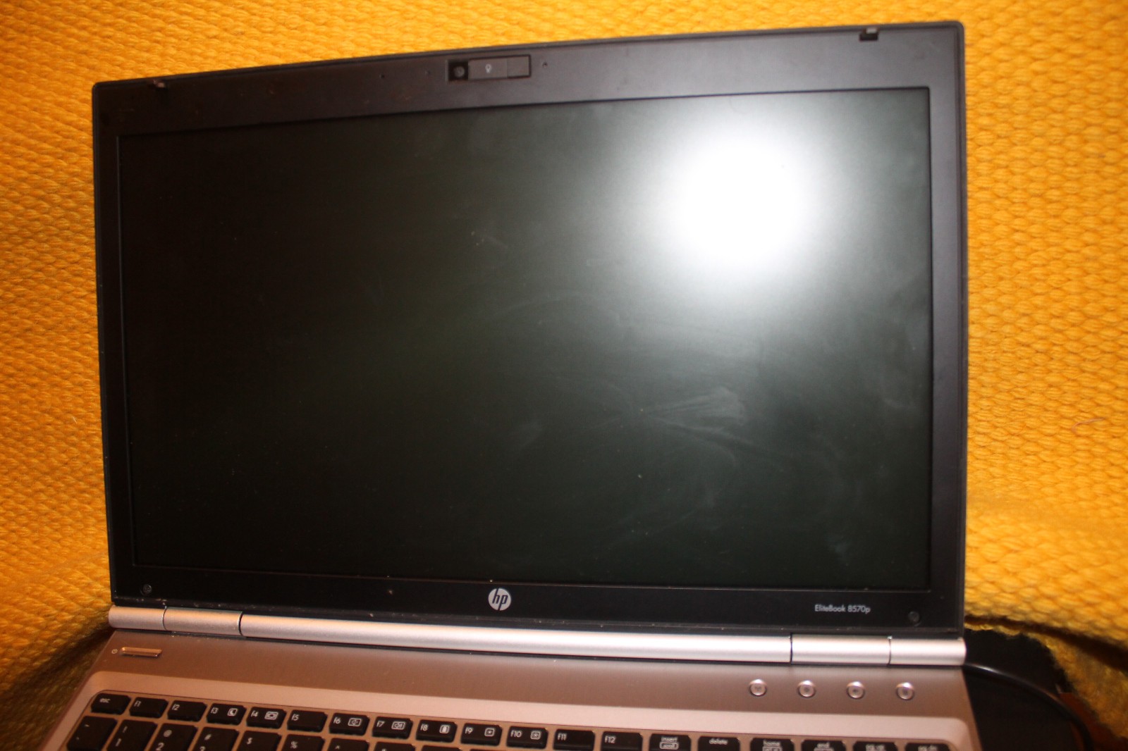 HP EliteBook 8570P – Core i7 – 3.00 GHz – 8192 MB – 320 GB HDD – Win 7P READ !