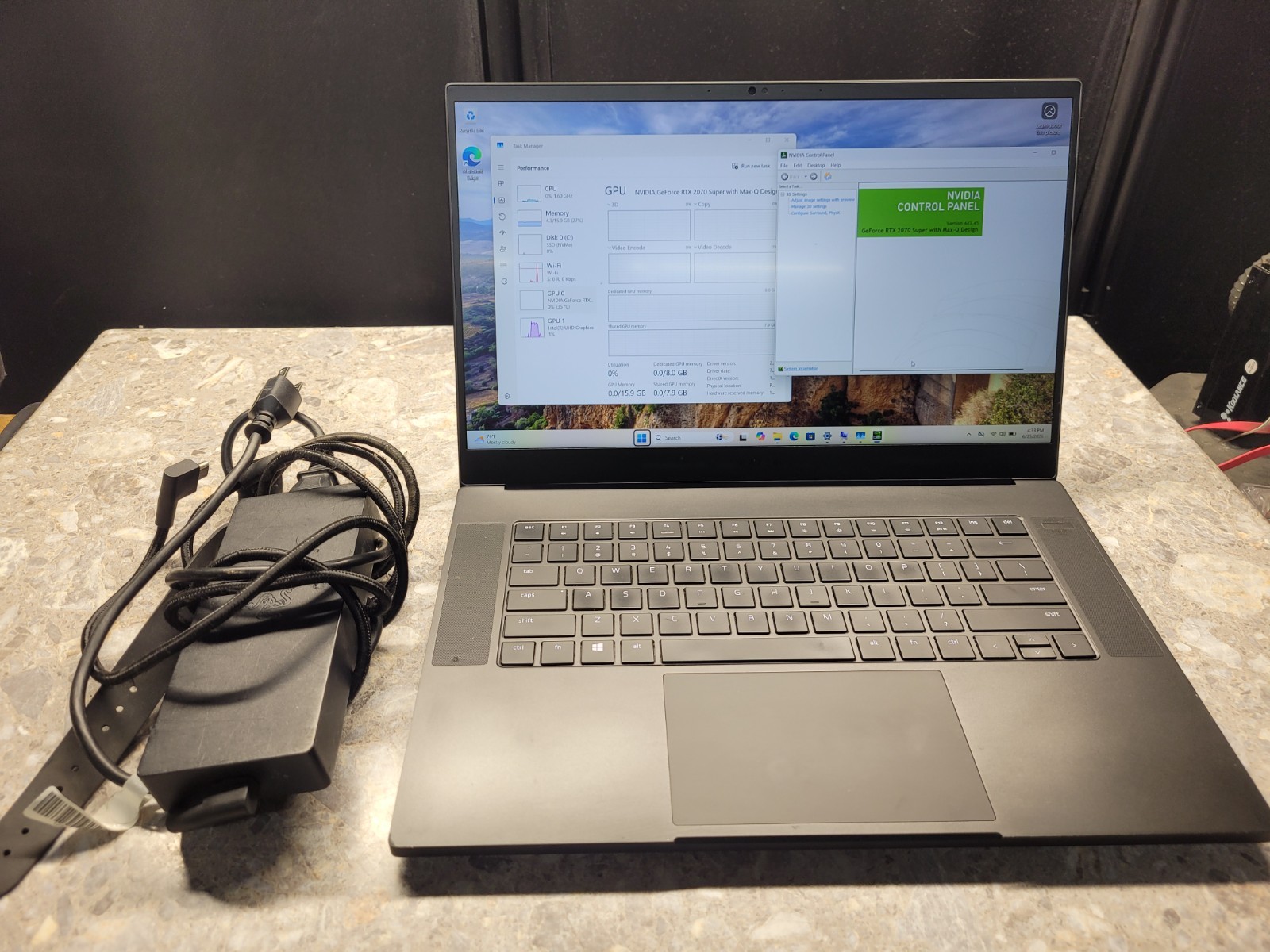 Razer Blade 15 Advanced RZ09-033 15.6″ 300HZ I7-10875H 16GB RTX 2070S MAXQ READ