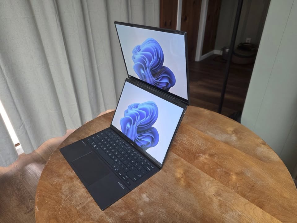 ASUS Zenbook Duo 14″ (Dual Touch Displays, Core Ultra, 32GB RAM, 1TB SSD