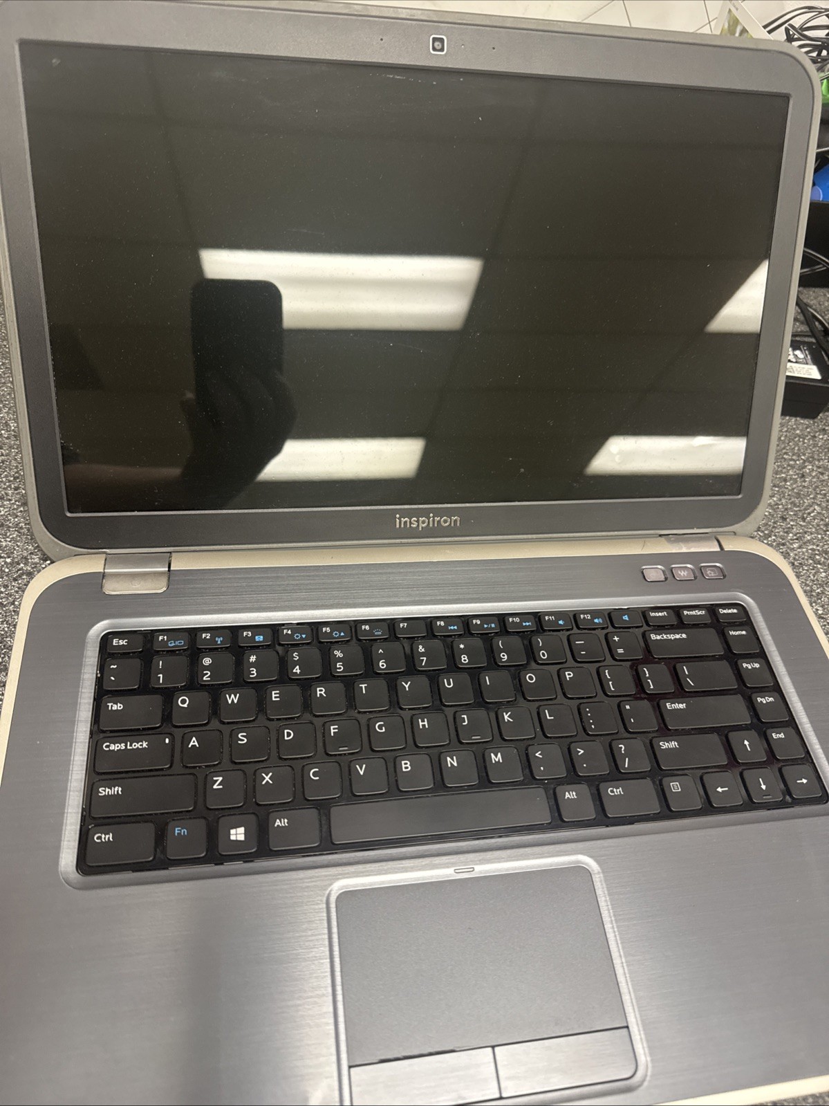 Dell 15z5523 Touchscreen 15.6″ i5-3317u 1.7GHz BATTERY NOT TESTED AND SCRATCHES