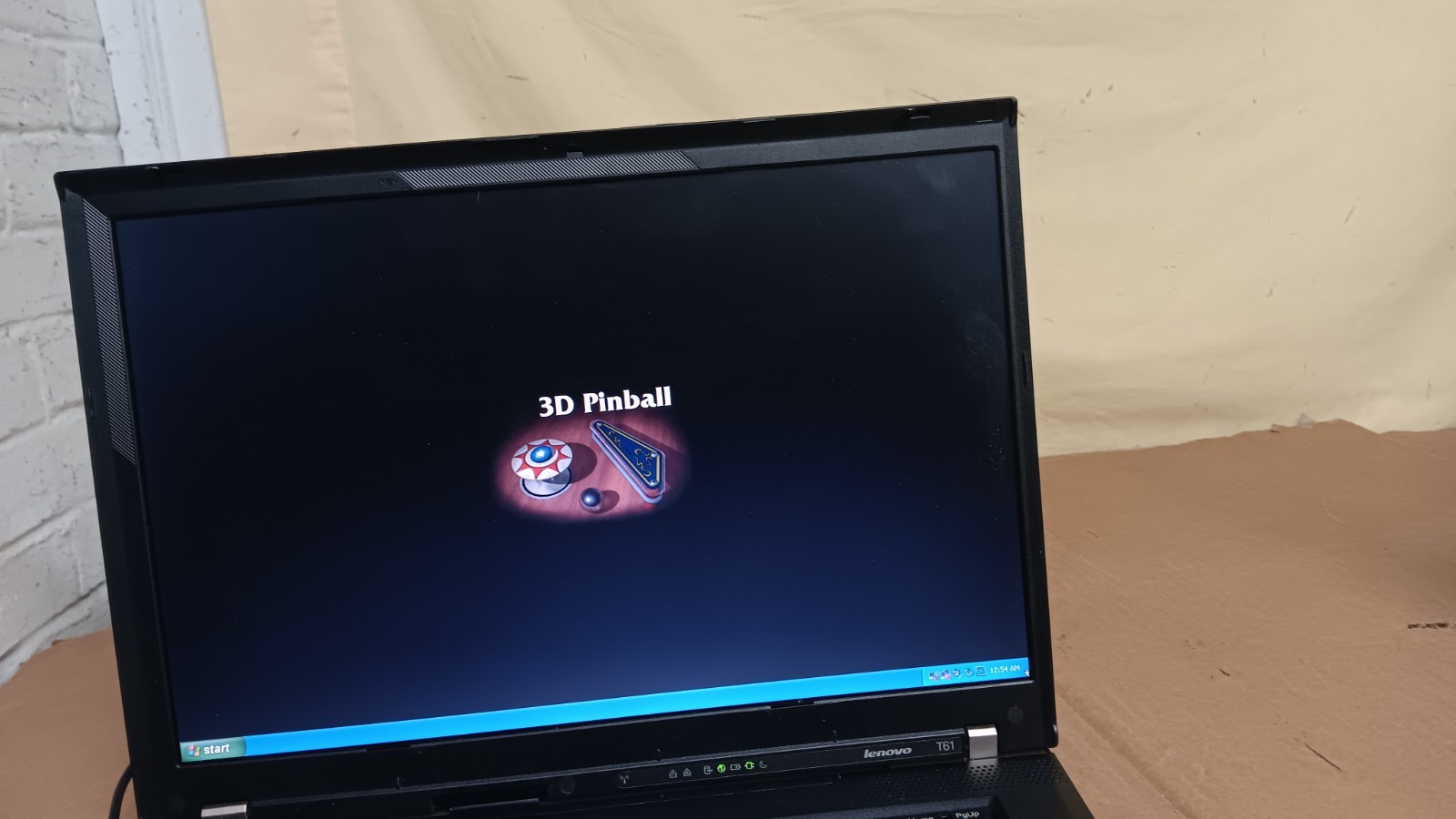 IBM Lenovo Thinkpad T61 Gaming Laptop Windows XP pro SP3 15.4″ LCD Screen DVD