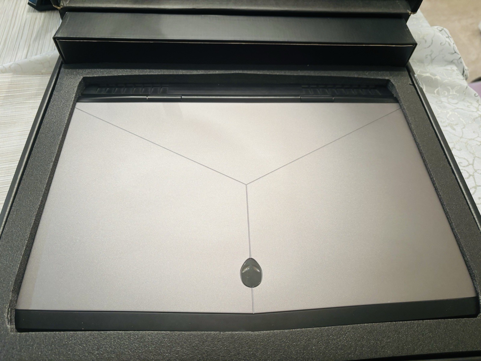 Alienware P31E 17.3″ Laptop 2.20ghz 16gb 1TB HDD + 256gb SSD Win 10!