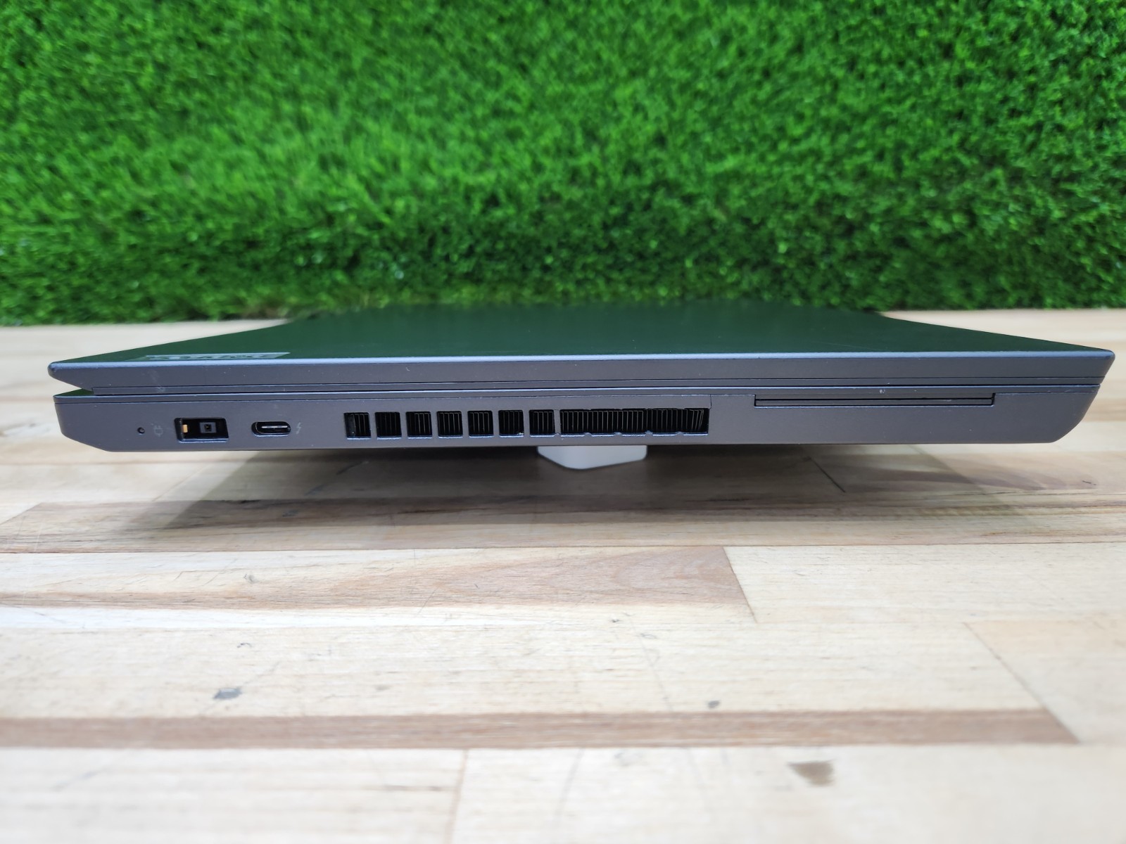Lenovo ThinkPad P15v Gen 2 15.6″ FHD i7-11800H 16GB Nvi. T600 Windows 11 Pro ~