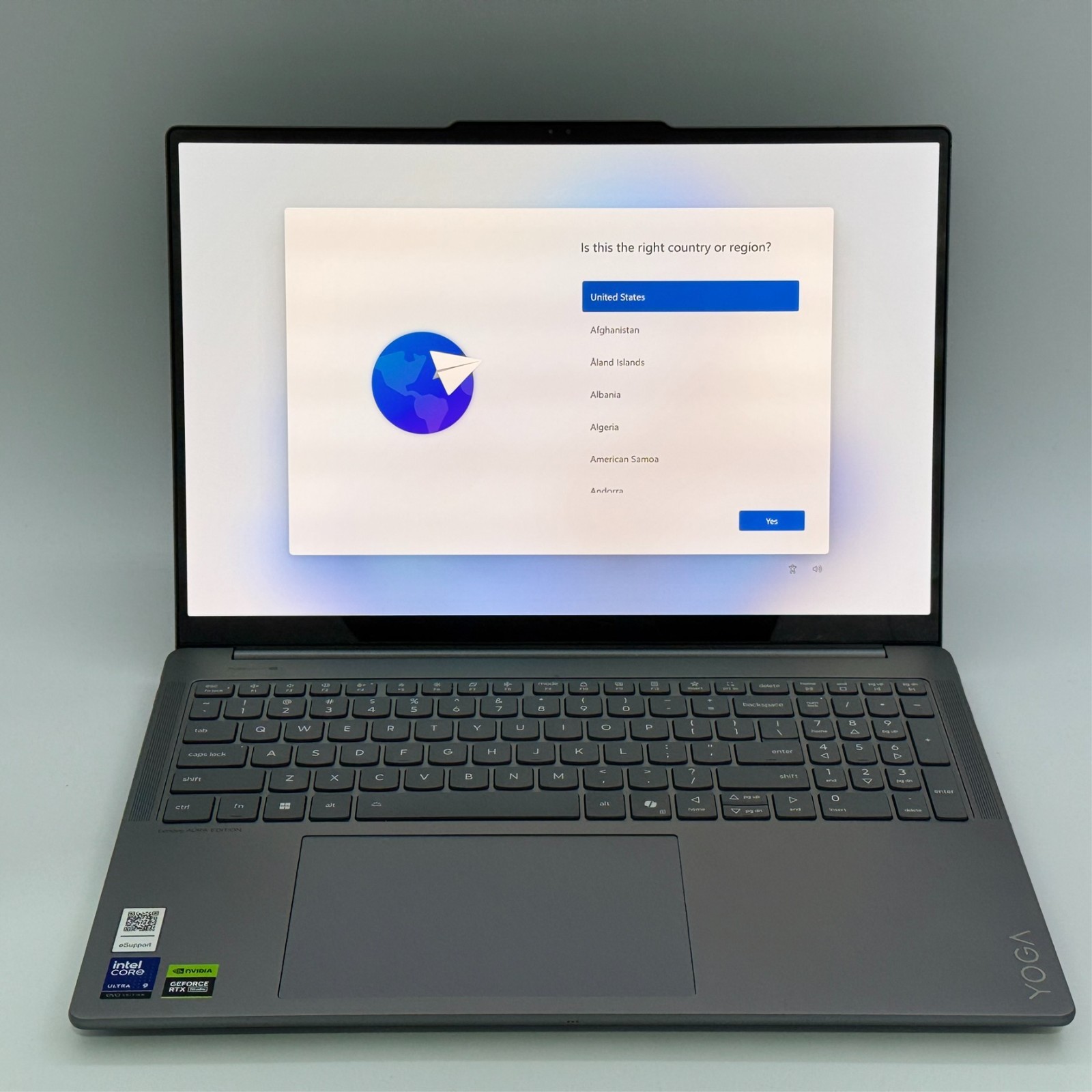 Lenovo Yoga Pro 9i 16″ 2.8K OLED Touch Ultra 9 285H RTX 5050 32GB 1TB Luna Grey