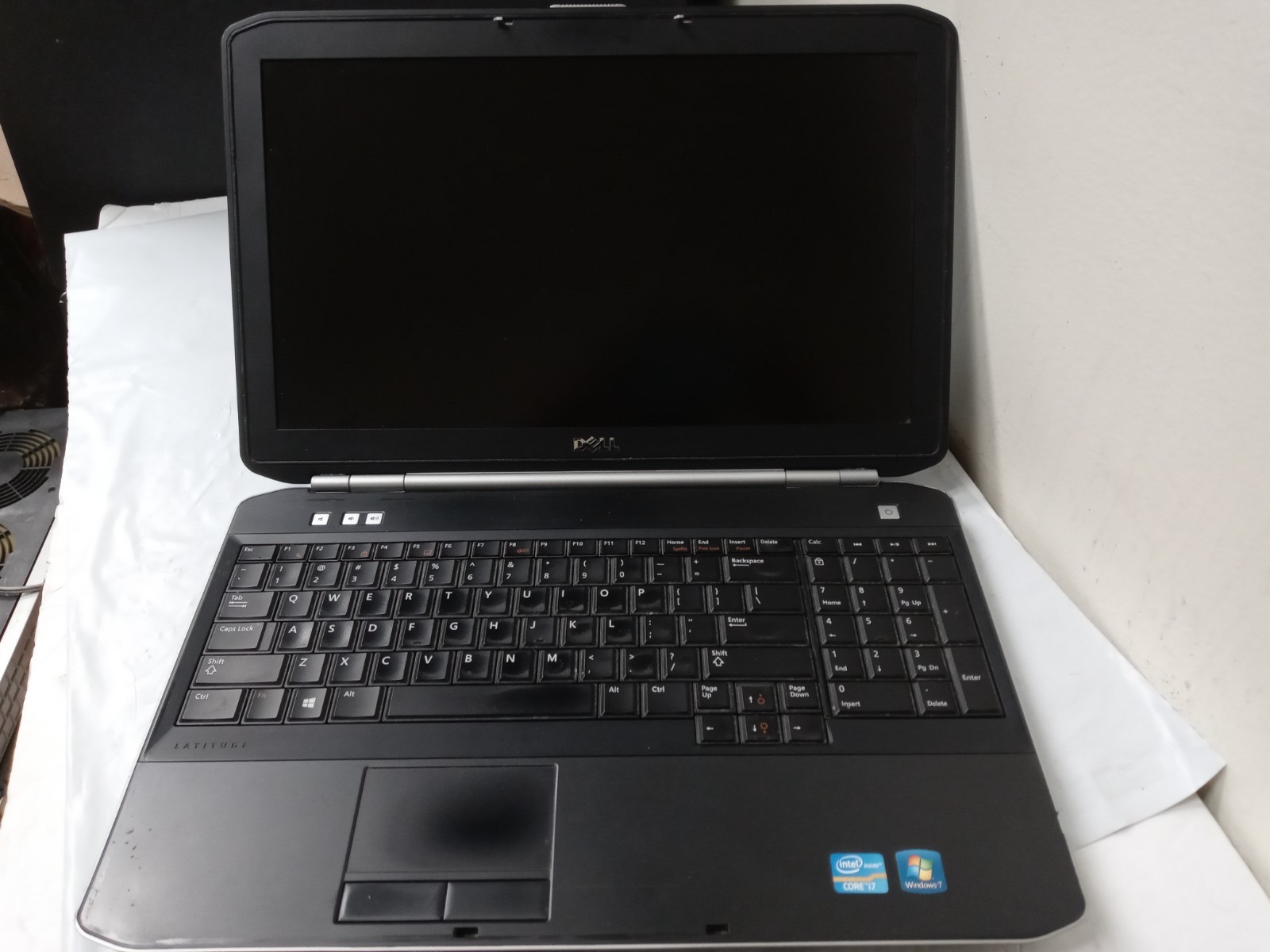 Dell Latitude E5520 i7-2620M CPU@2.7GHz 4GB RAM 0 GB HDD NoOS NO AC-ADAPTER