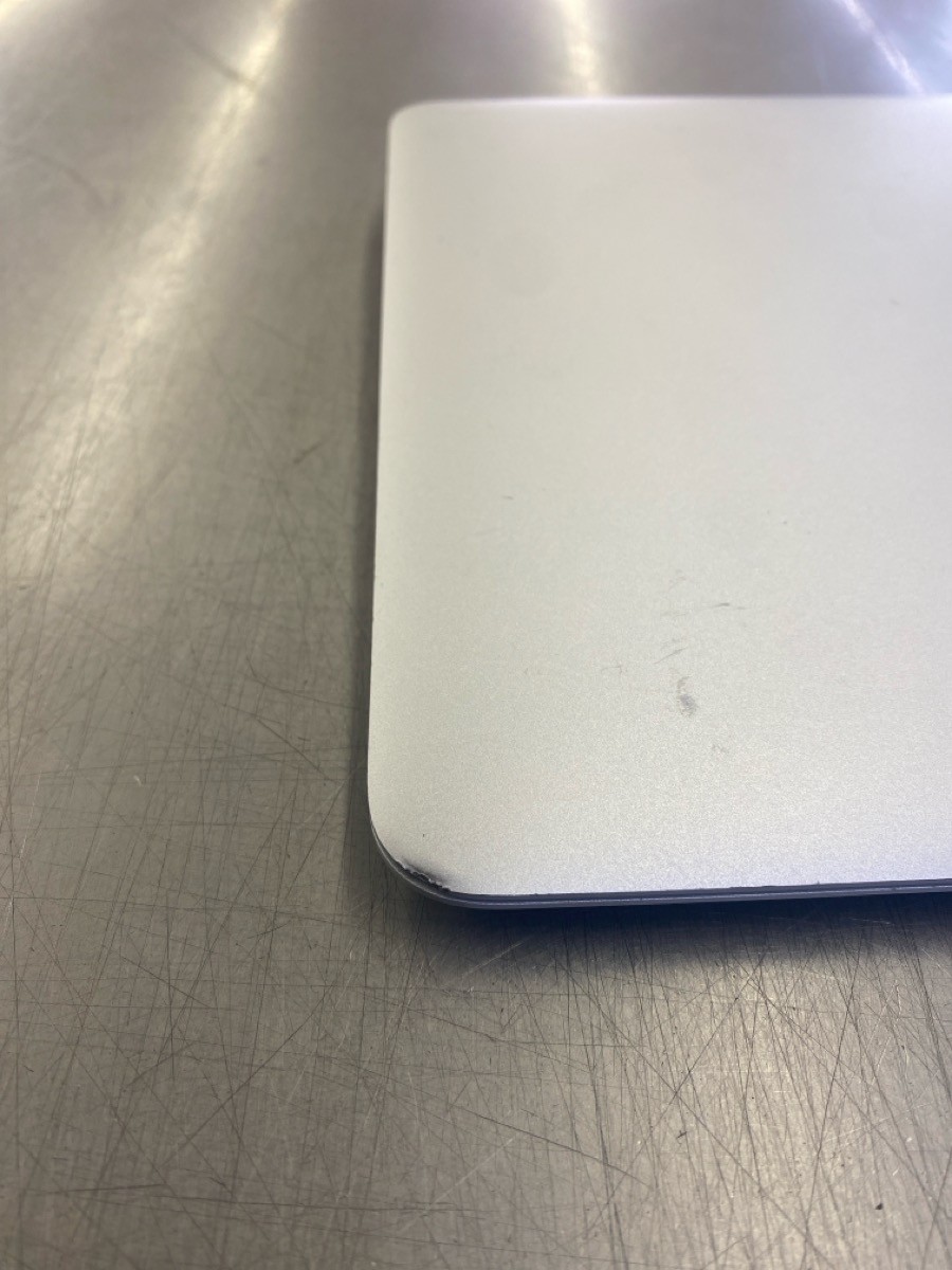 APPLE MACBOOK AIR A1465 2015 MODEL 1.6GHZ INTEL CORE i5 W/4GB MEM. (CJL006582)