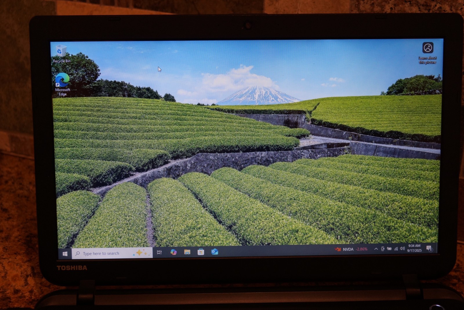 Active Latest 22H2 WIN10 PRO Toshiba C55-B5299@2.16GHz,4GB RAM,500GB HDD