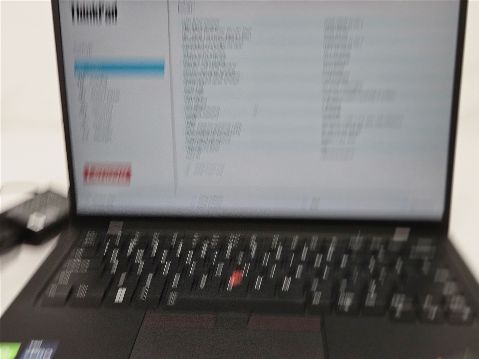 Lenovo ThinkPad X1 Carbon Gen 10 Intel Core i7-1265U 16GB 256GB SSD 14″ WUXGA