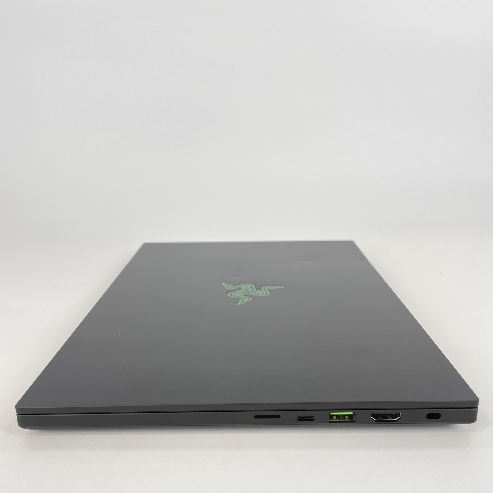 Razer Blade 14 120Hz QHD+ 2025 2.0 GHz Ryzen AI 9 365 32GB 1TB SSD RTX 5070