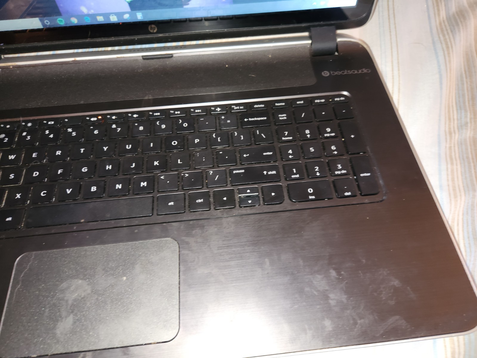 HP PAVALION 17 NOTEBOOK COMPUTER Beats Audio 8GB RAM AMD A10-5745M APU works