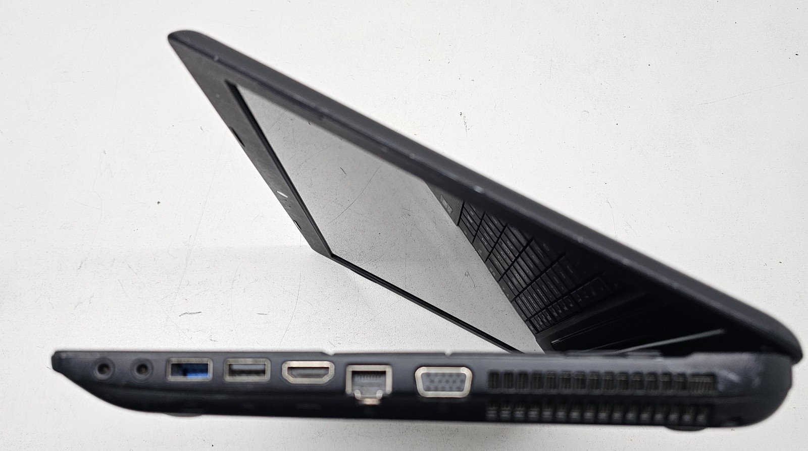 Toshiba Satellite C55D-A5170 15.6″ Laptop AMD E1-2100 4GB Ram NO HD/OS (FL)