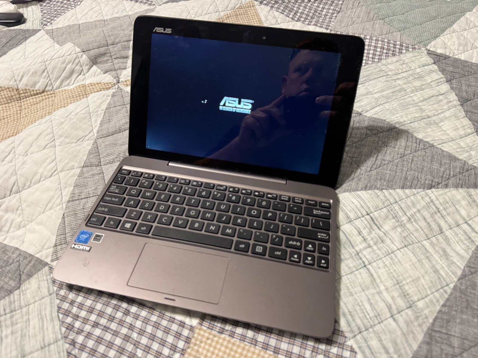 ASUS Transformer Book T100HA Intel Atom Quad Core 1.44GHz 4gb RAM 64gb SDD Win10