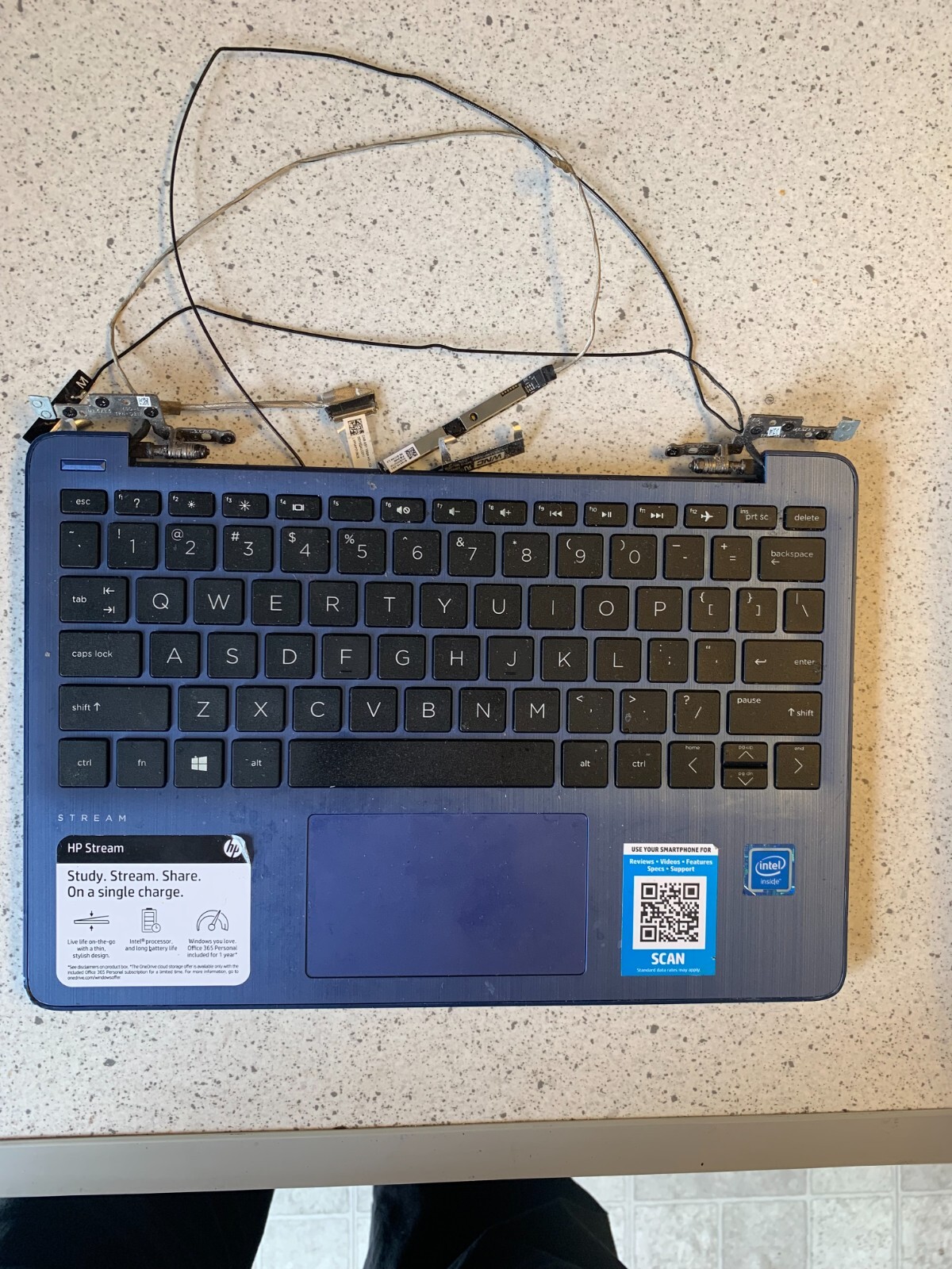 HP Stream 11″ HD Laptop 11-ak0010nr, complete bottom only.