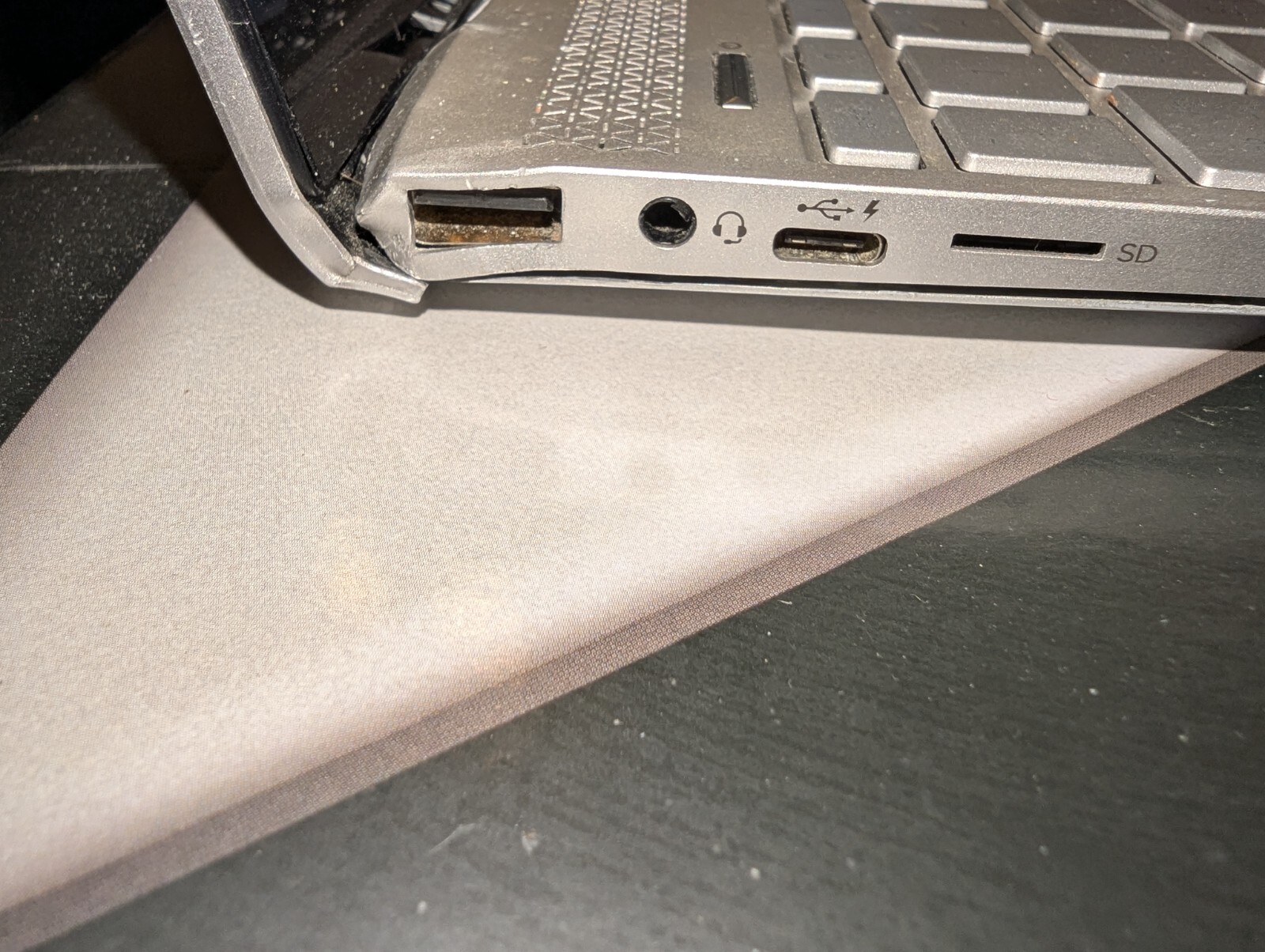 HP Envy Laptop 13-ad010nr i7, 256 GB SSD Silver *Working* Lightweight 3 lbs