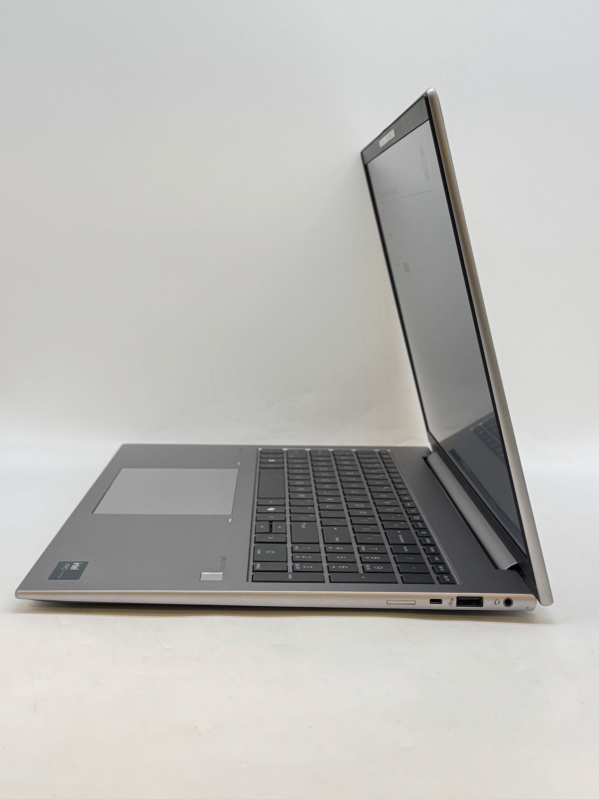 HP ZBook Firefly 16 G11 16″ Core Ultra 7 165U 16GB DDR5 RAM 512GB SSD – Read!