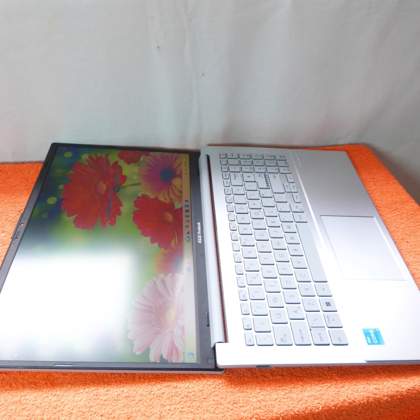 Asus E1504 Vivobook Go 15 inch FULLHD NANO ULTRABOOK l SSD Windows 11 l ErgoLift
