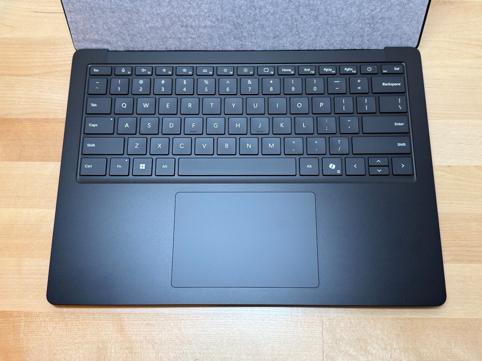 Microsoft Surface Laptop 6 13.5″ U5-135H 16GB 256GB Black ZJQ-00001