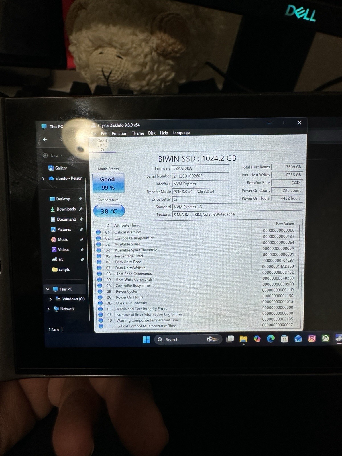 GPD Win 3 i7 16GB 1TB SSD 5.5in Win 11 w/ USB-C Dock, Box Black/Silver
