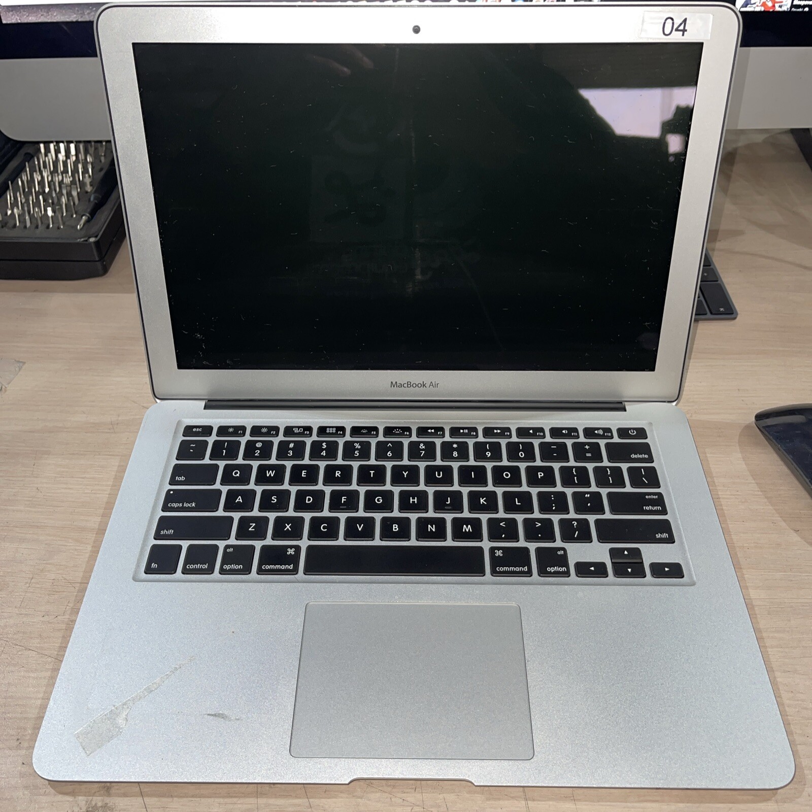 Apple Macbook Air MID 2013 13″ i5-4250U 1.3GHz 4gb RAM NO HD!