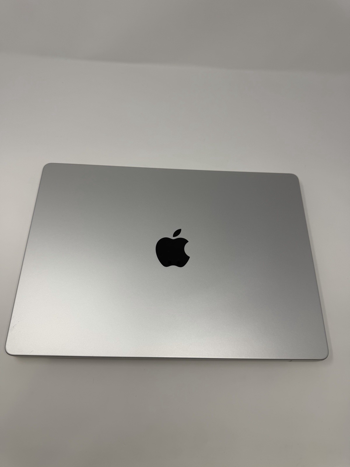 Apple MacBook Pro (14-inch) [M4] (2024) M4 16GB RAM 512GB SSD – Parts – BAD LCD