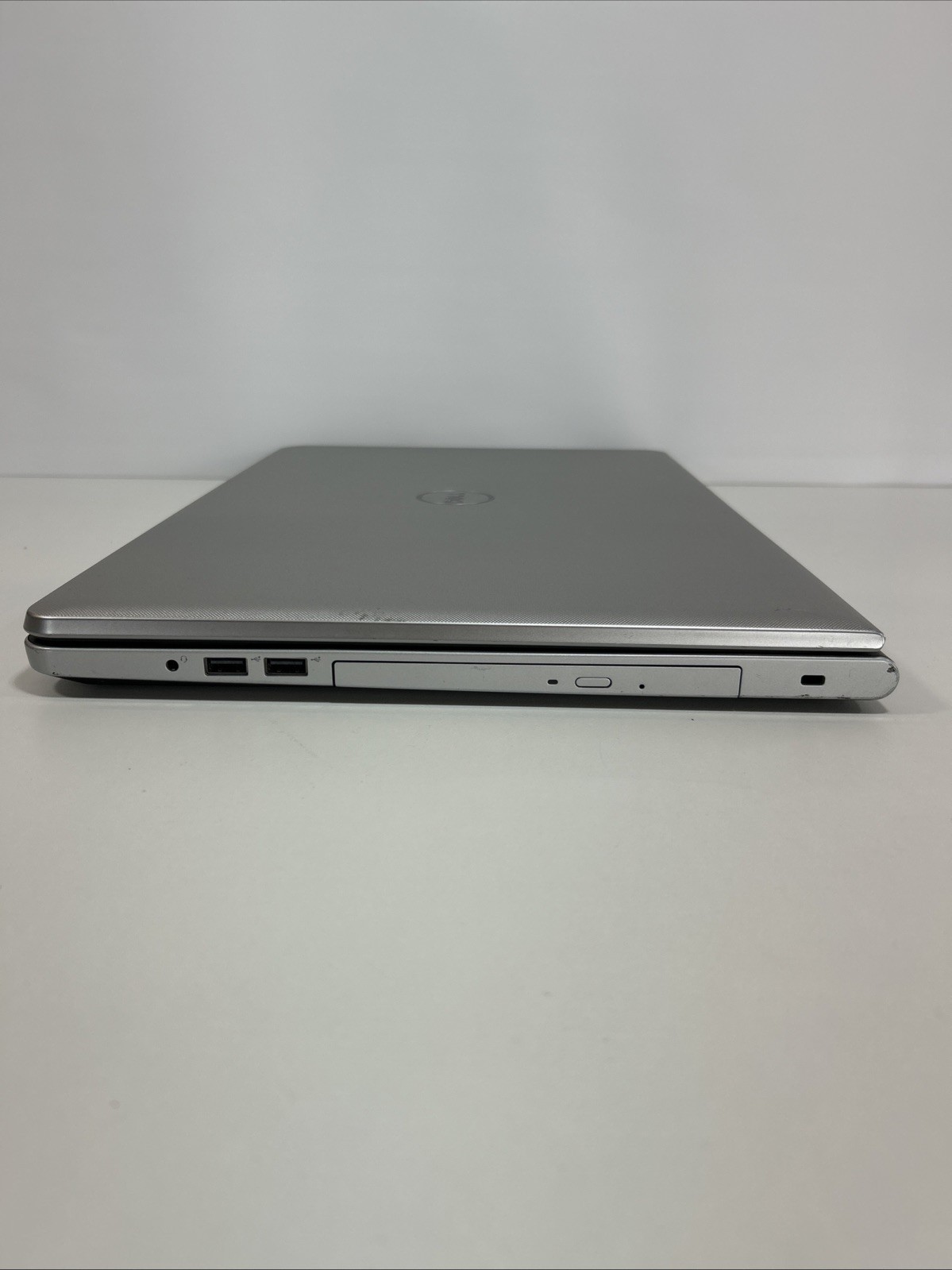 Dell Inspiron 5755 17.3″ AMD A6 7310 AMD Radeon R4 2.0GHz 16GB 256GB SSD Win11P
