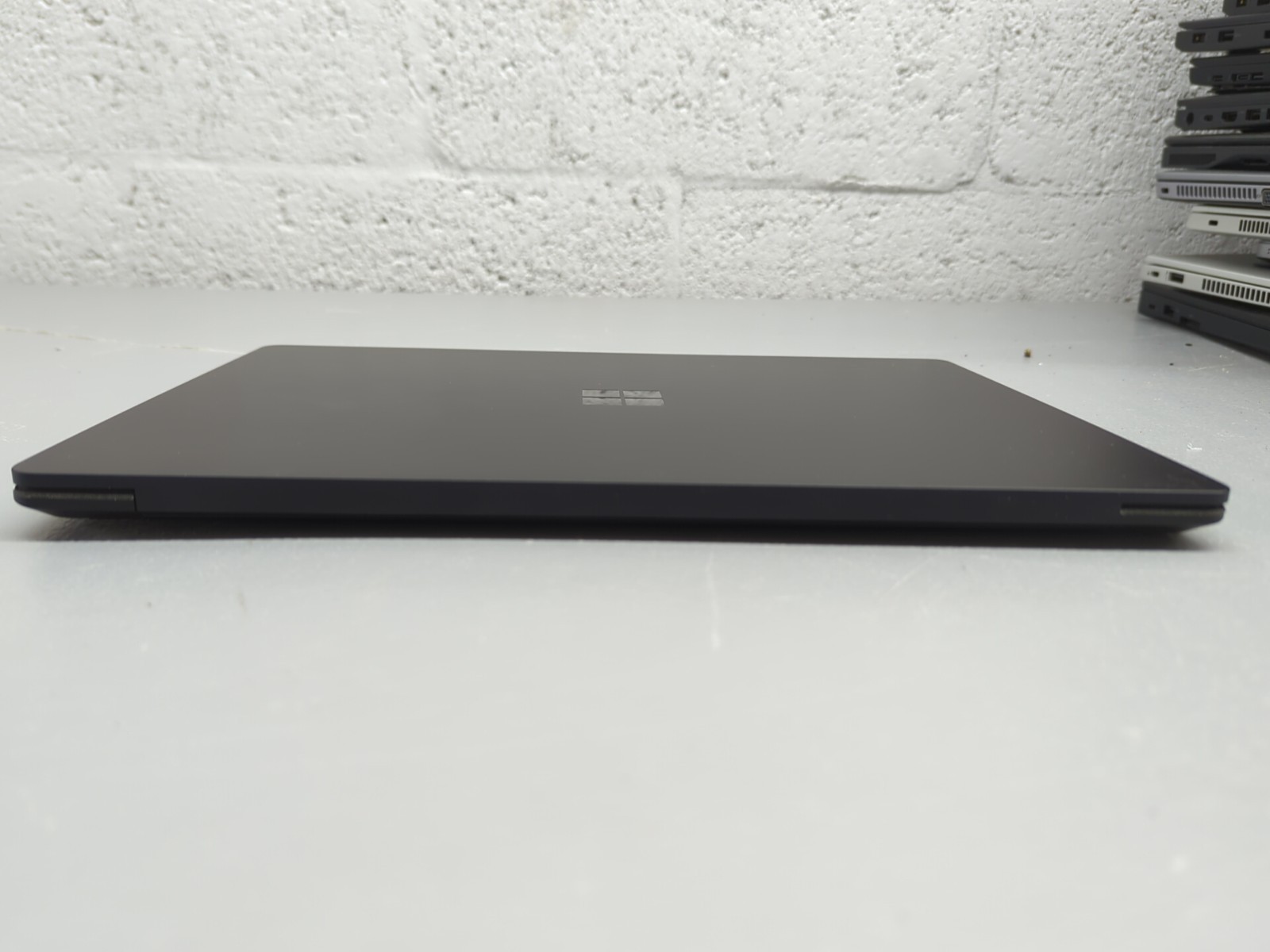 Microsoft Surface Laptop 2 13.5″ i7-8650U 16GB 512GB SSD Win 11 Pro – Used