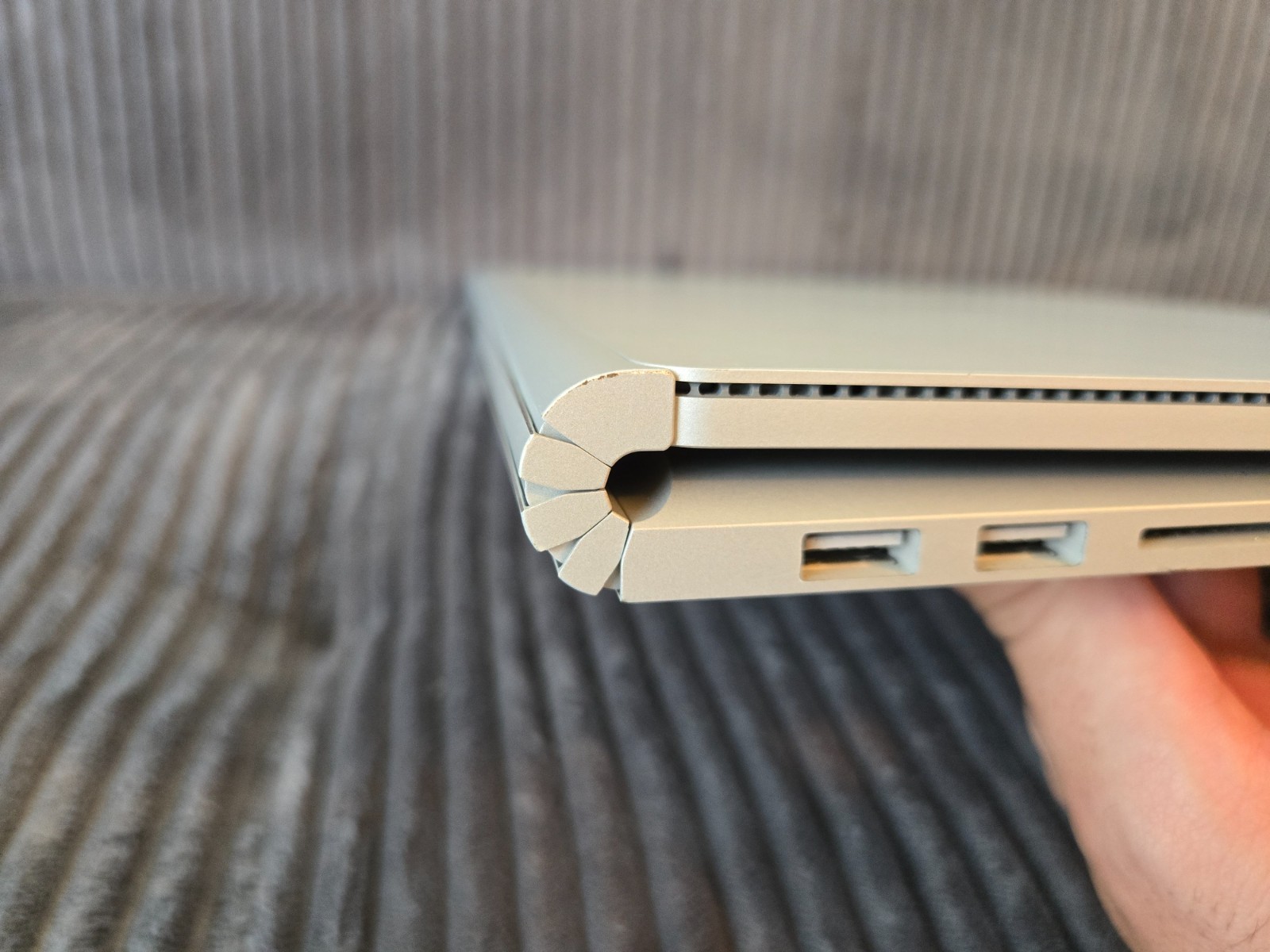 Microsoft Surface Book 3 15″ (256GB SSD, Intel i7-1065G7 GTX 1660 Ti 16GB RAM)