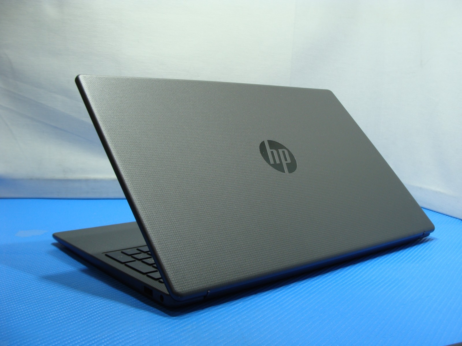 HP 255R G10 15.6″ FHD AMD RYZEN 7 7735U 2.6GHz 16GB 512GB SSD Win 11Pro +Charger