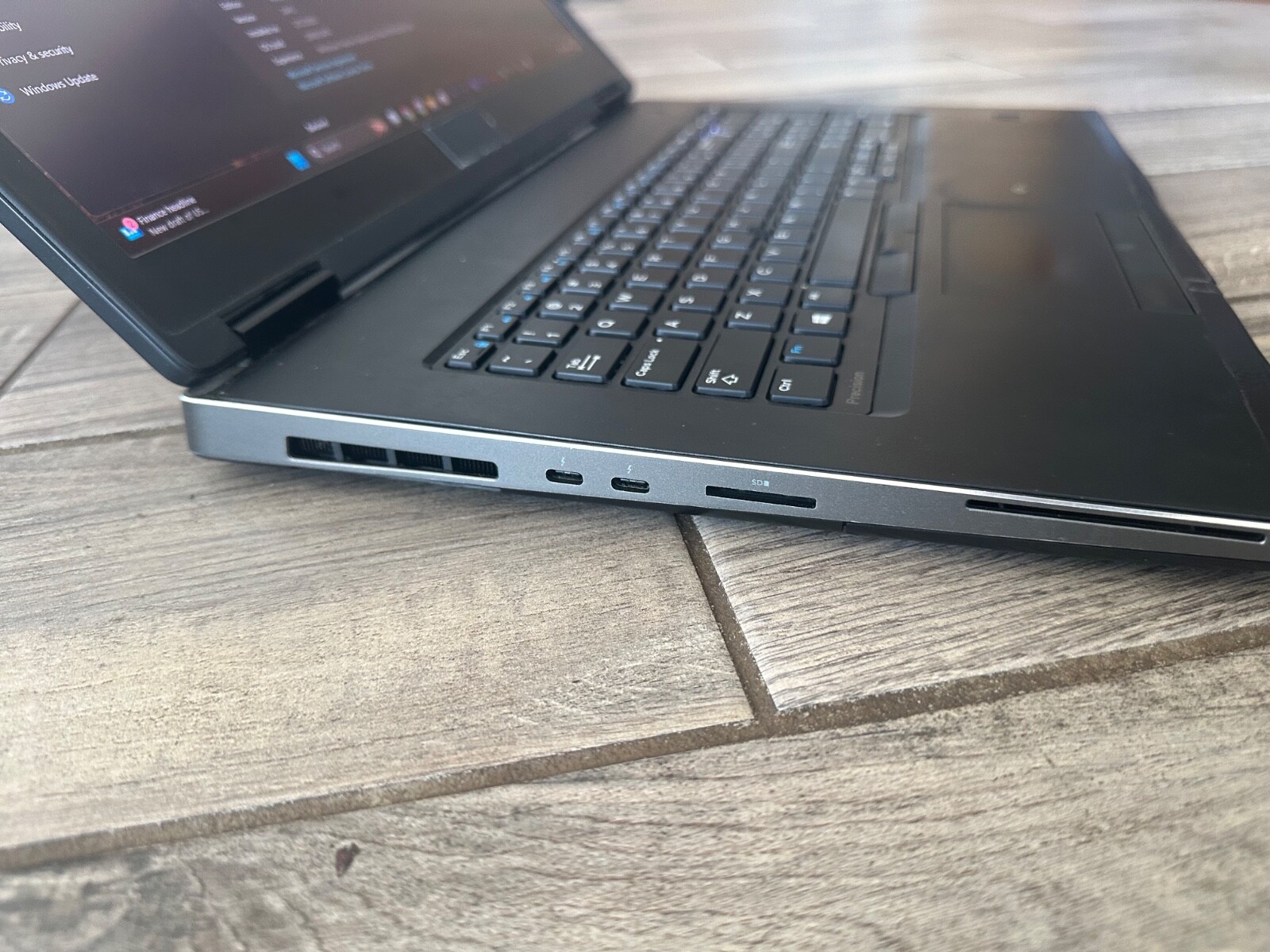 Dell Precision 7730 17.3″ i9-8950HK 32Gb Ram 4TB Hard Drive Win 11 Pro