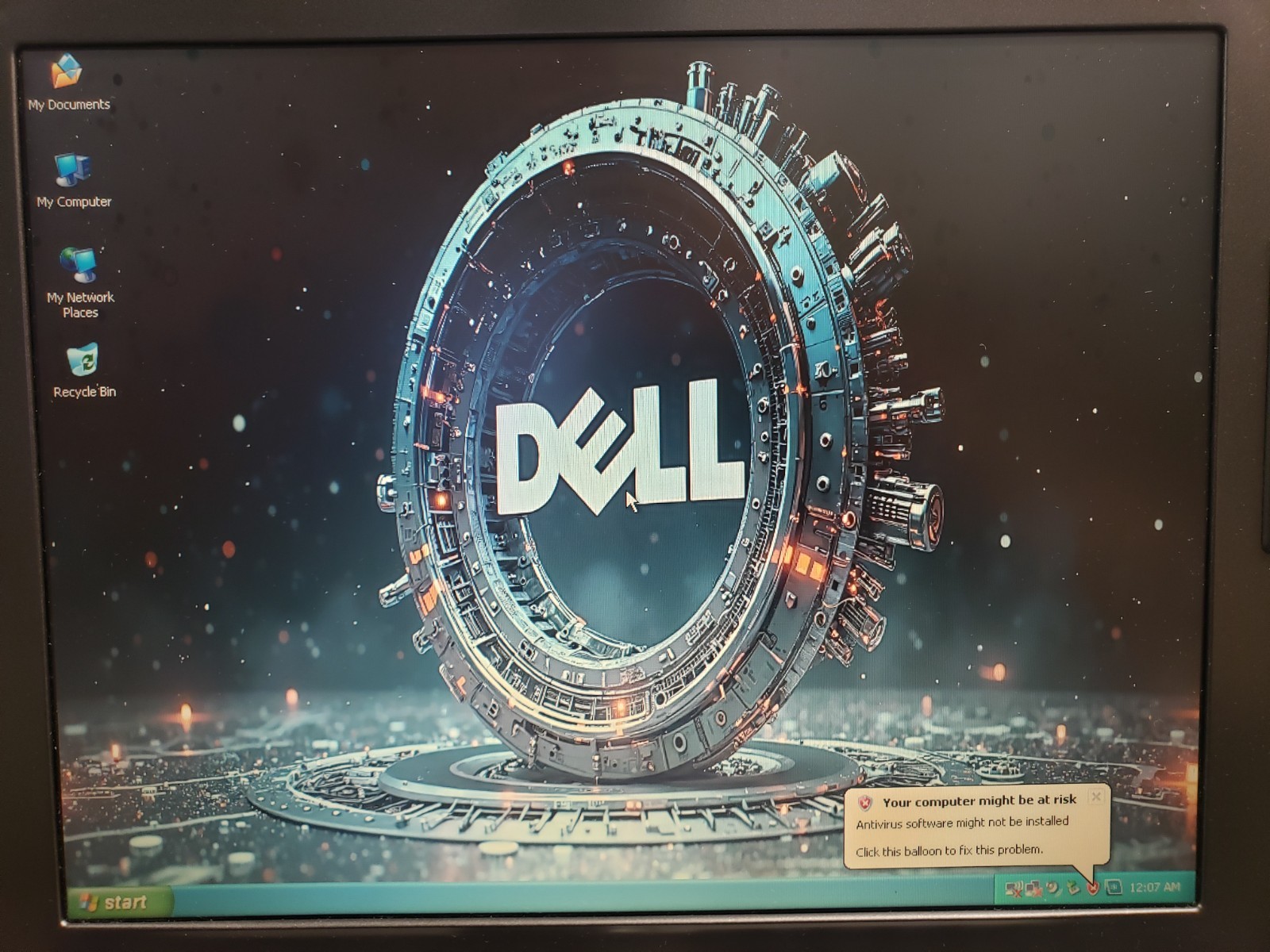 Vintage Dell Latitude D520 Laptop 14″ Core2 Duo 1.83GHz 1.5GB 320GB Win XP Pro