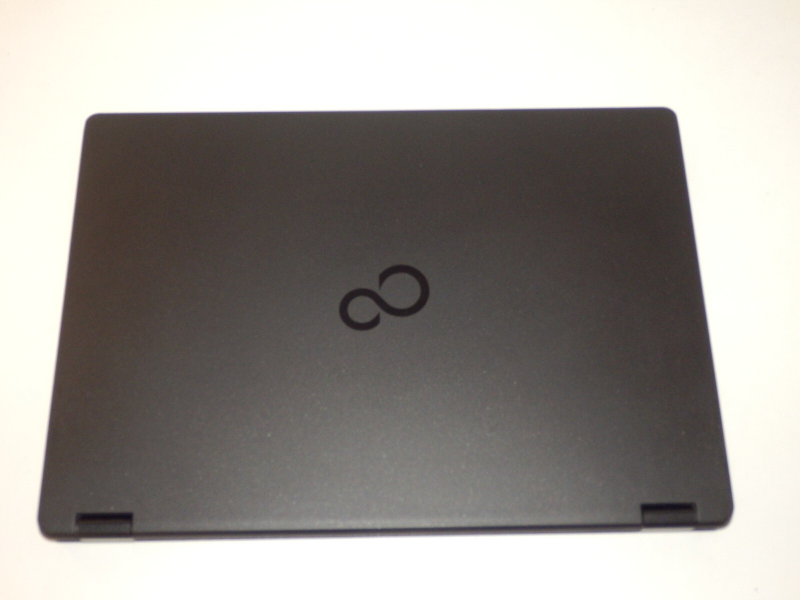 Fujitsu LifeBook U7410 LTE – Intel i5-10310U, 8GB Ram, 256GB SSD, UHD, 14″ inch