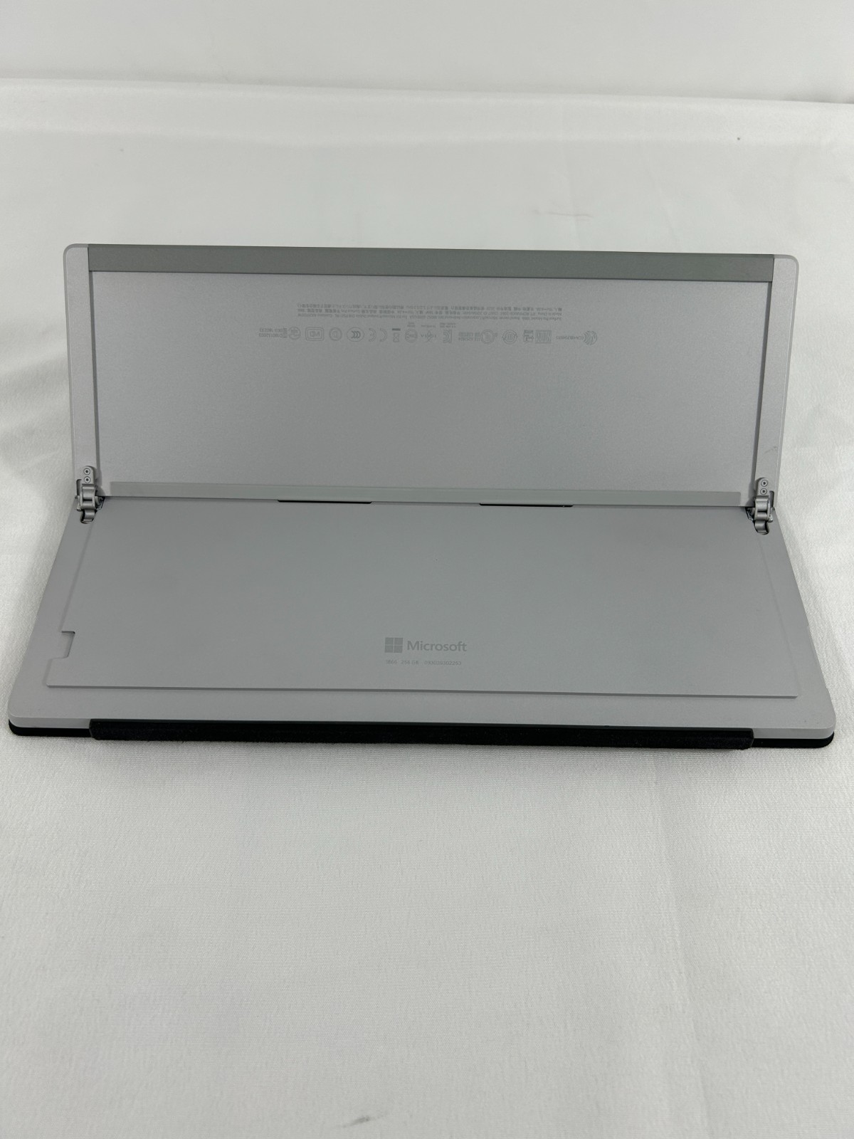 Microsoft Surface Pro 7 12.3″| i7-1065G7 | 16GB RAM | 256 GB NVMe | W11Pro