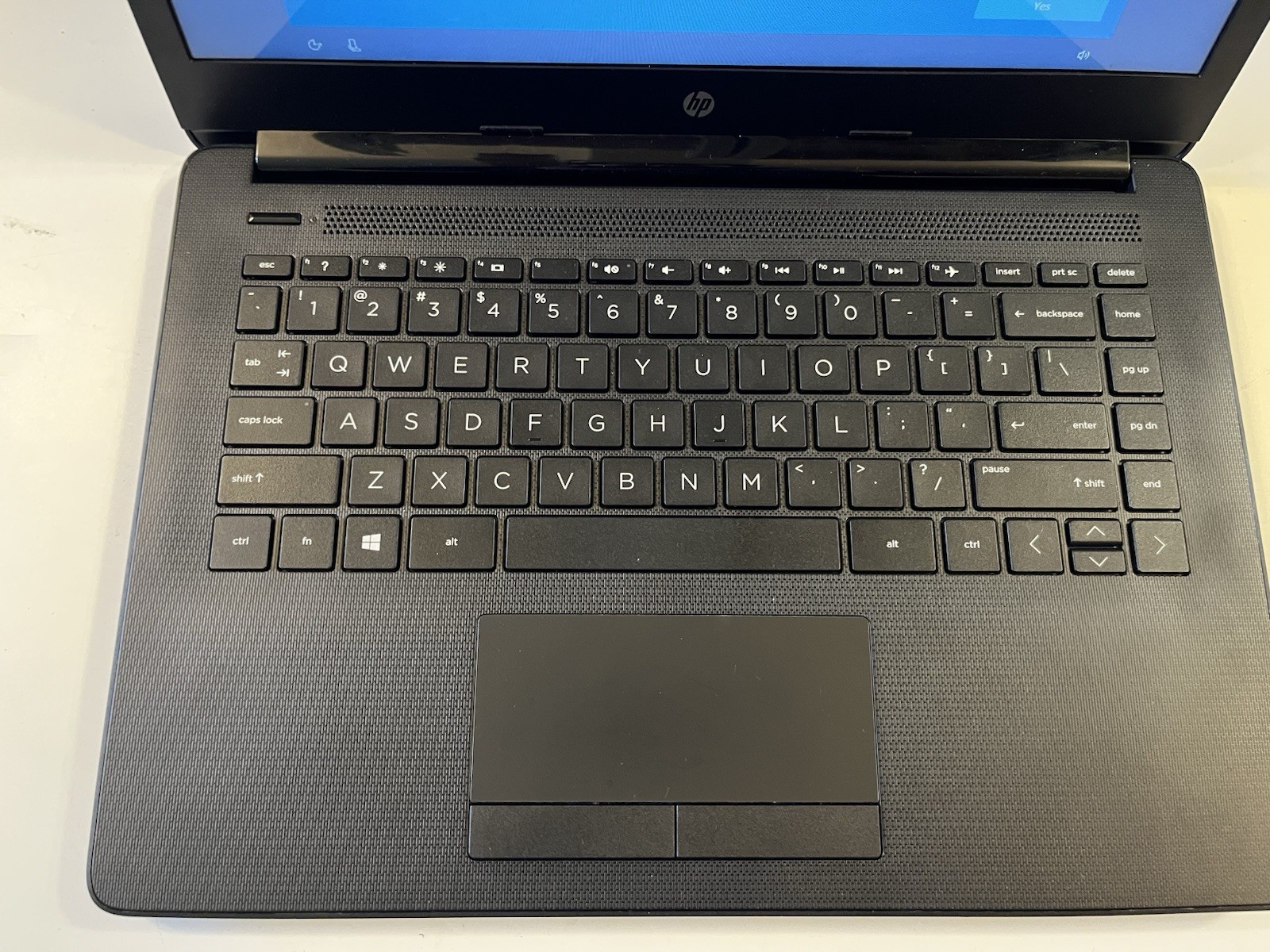 HP Laptop 14-CM0XXX AMD E4-9000e Radeon R2, 2300MHz 4GB 32GB (Slow) 🛑