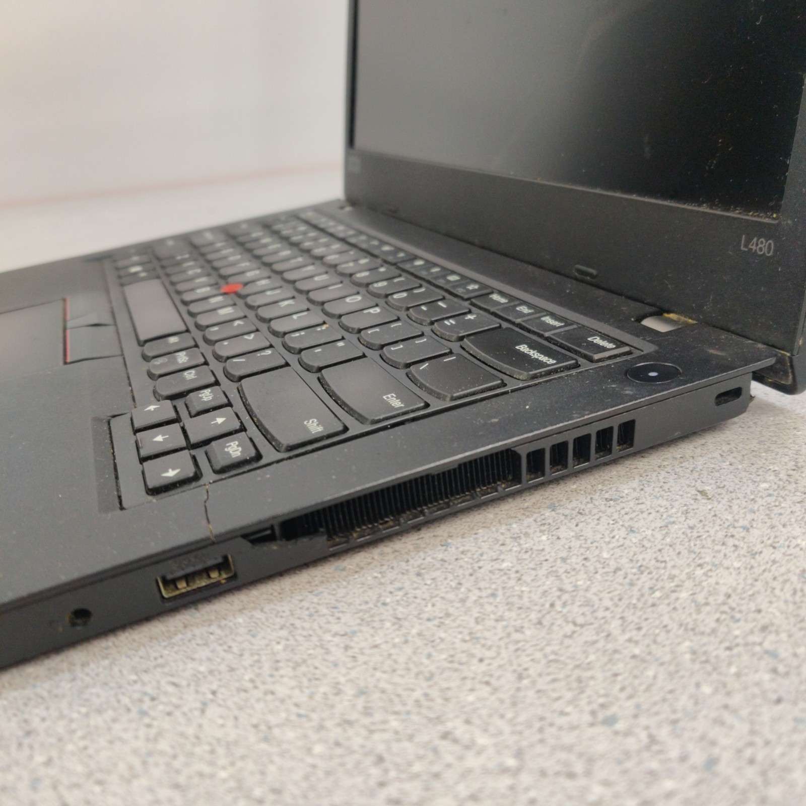 Lenovo ThinkPad L480 14″ i5-8350U FOR PARTS NO SSD/OS/AC ADAPTER BAD SCREEN DOA