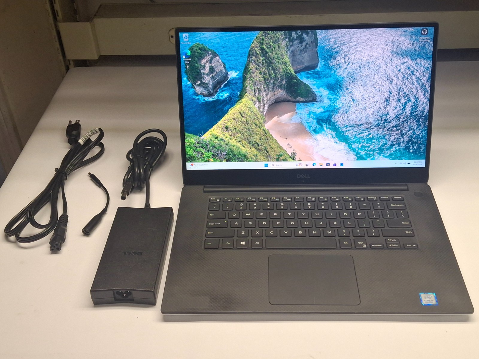 Dell Precision 5530 15.6″ UHD Touch i9-8950HK 32GB Ram 256 SSD Quadro P2000 W11P