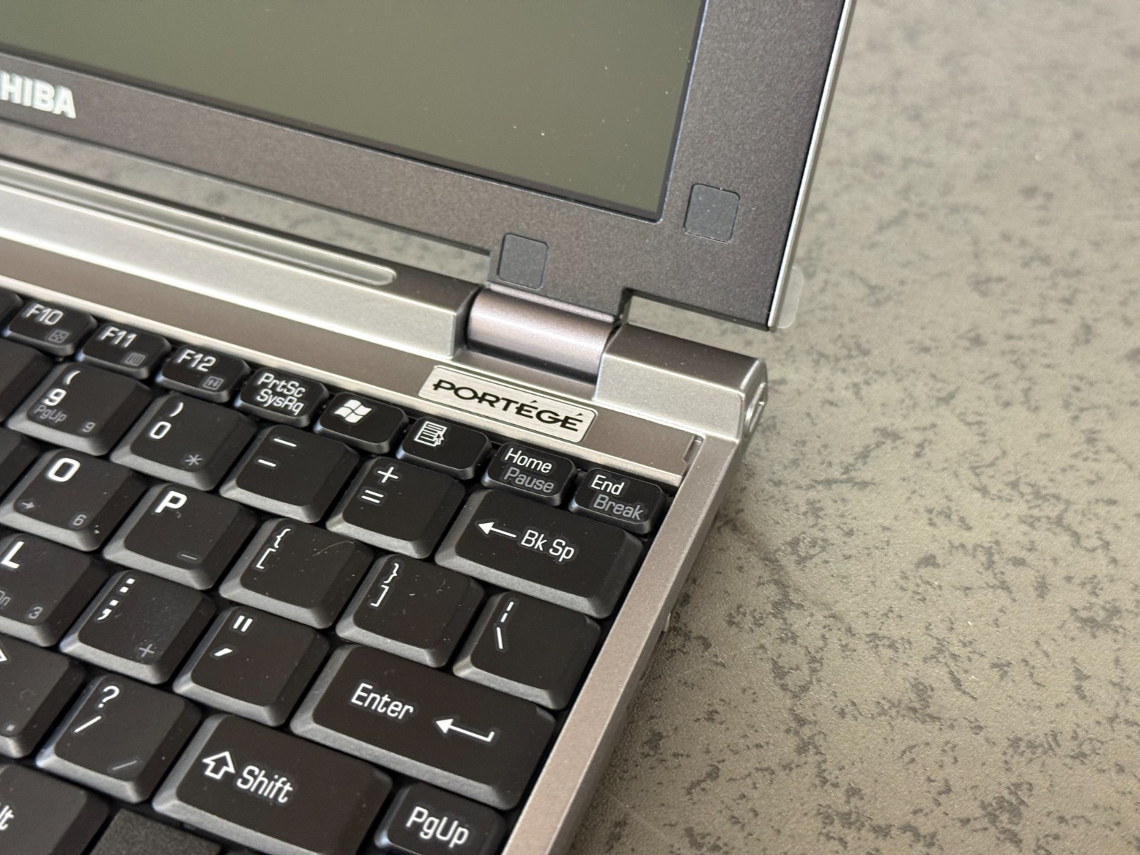 TOSHIBA Portege R205-S2062 Laptop Pentium M 1.20GHz, 512MB, 60GB HDD