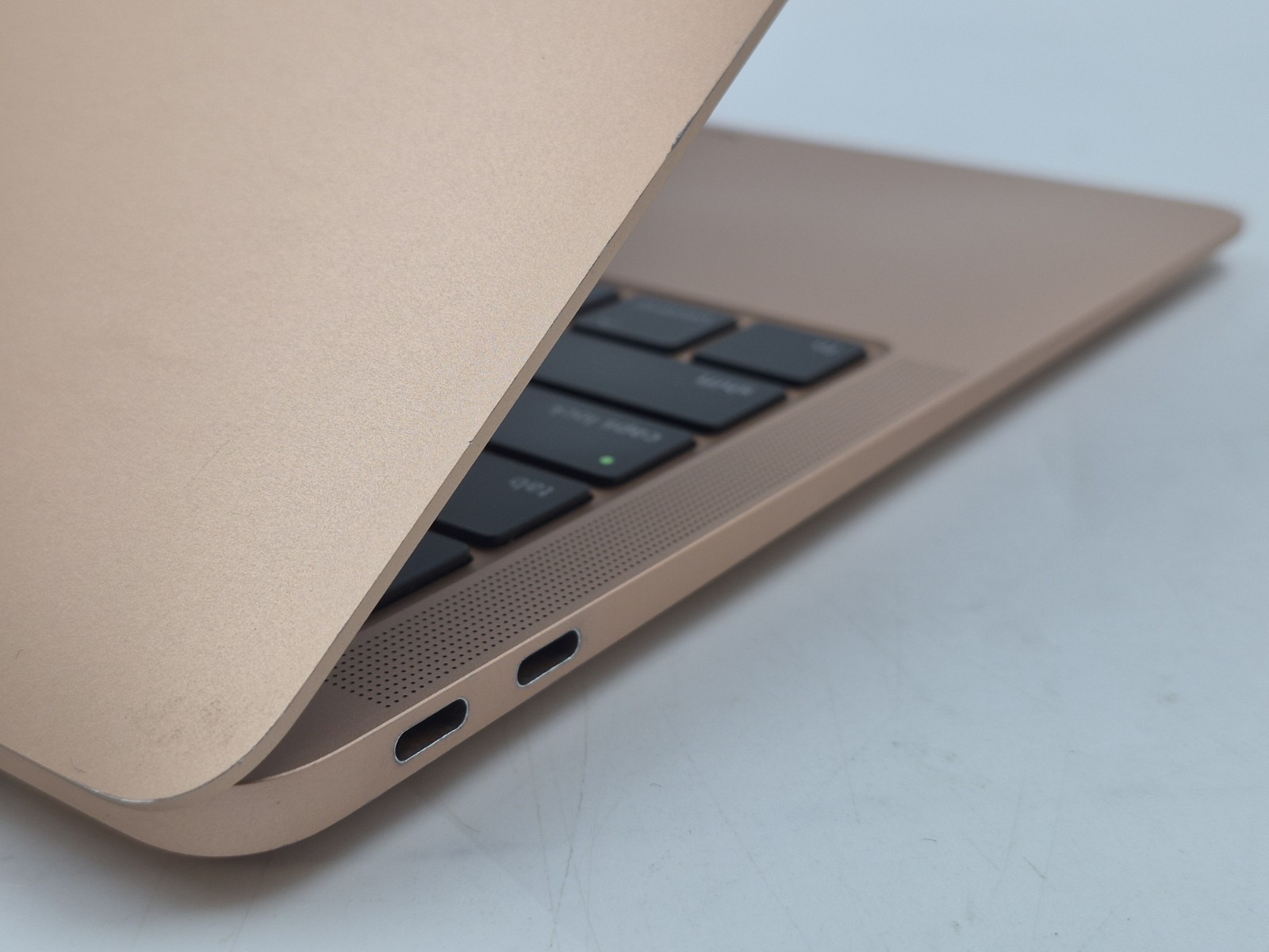 Apple MacBook Air A2179 13″ i5-1030NG7 1.10GHz 8GB RAM 512GB SSD macOS