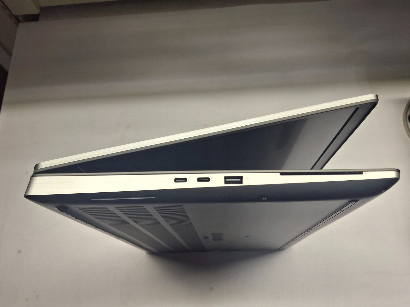 Dell Precision 7750 17.3″FHD I7-10875H 32GB 512GB RTX3000 Webcam Wifi/BT Win 11P