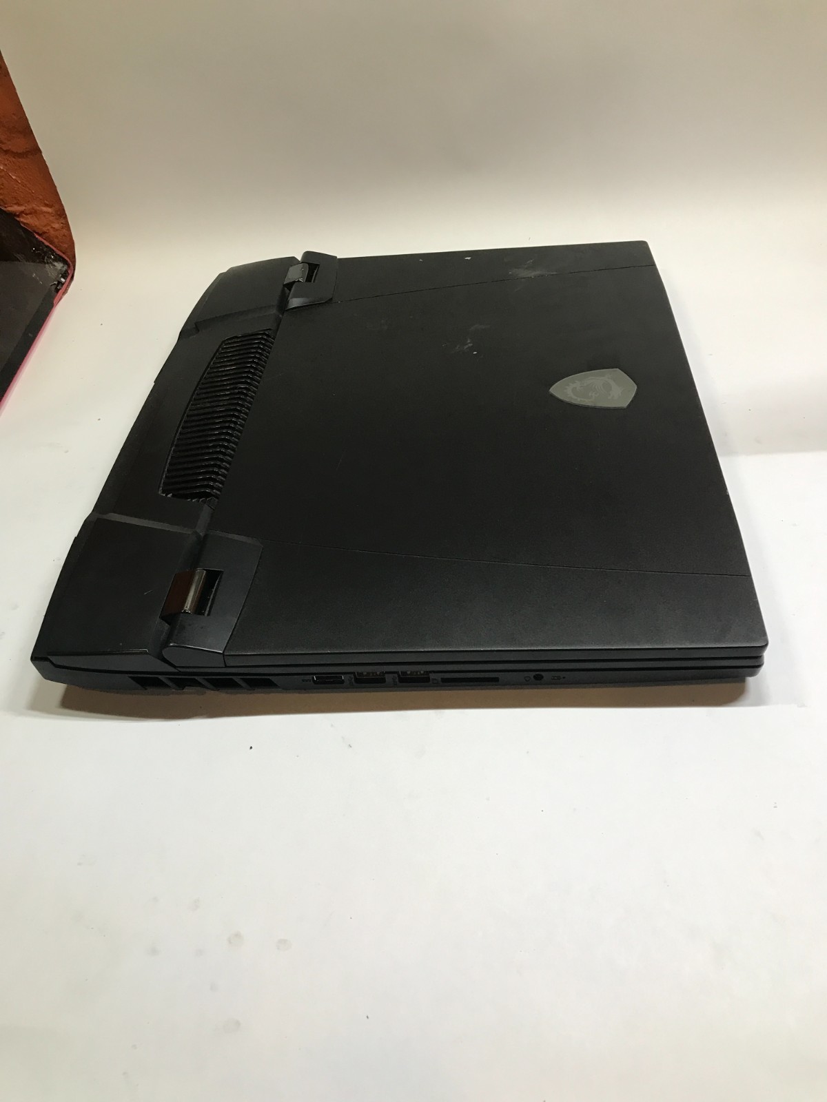 MSI CreatorPro X17 A12UKS-059US 17″ Intel i9-12900HX NO RAM RTX A3000 For Parts