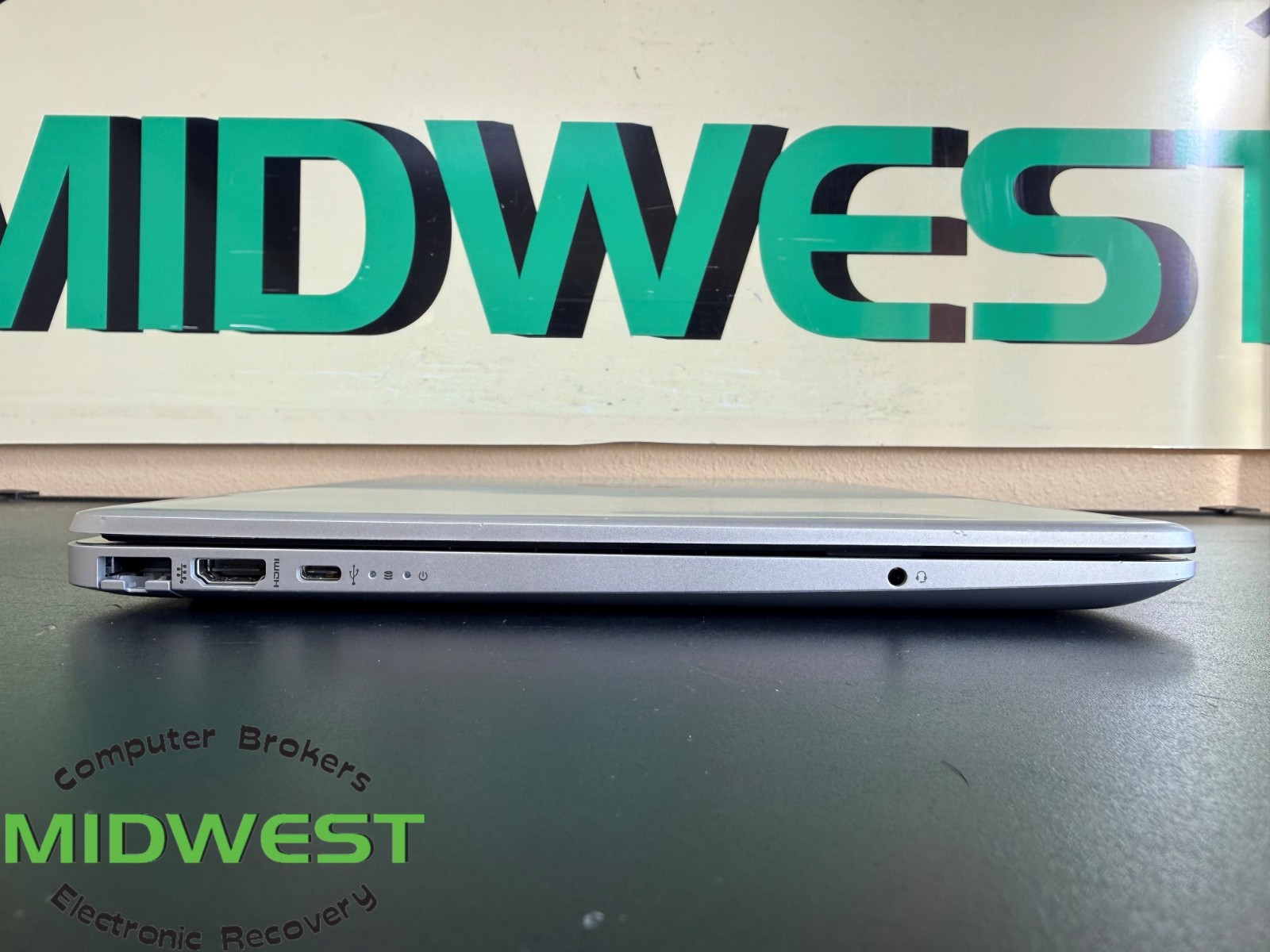 HP Laptop 15-dw0046nr i5-8265U 1.60GHz 8GB 1TB HDD