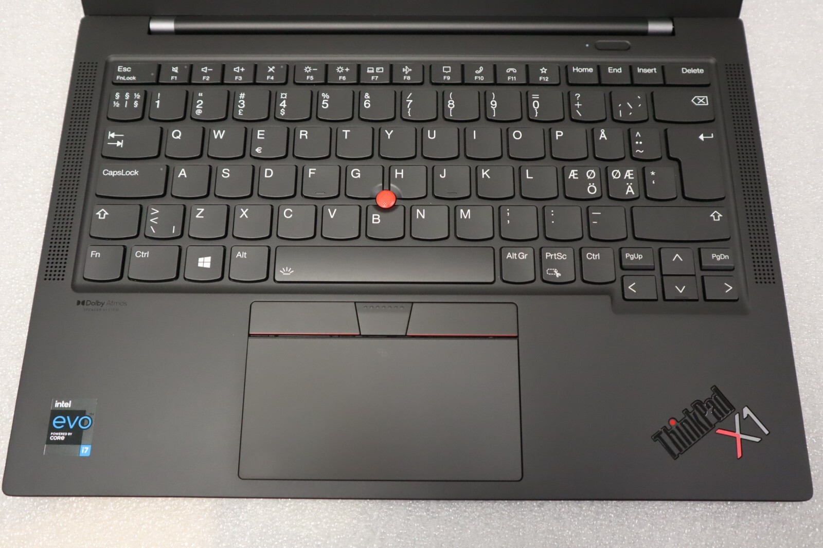 SCANDINAVIA SWEDEN LENOVO THINKPAD X1 CARBON G9 WQUXGA i7-1165G7 32GB LINUX WIN