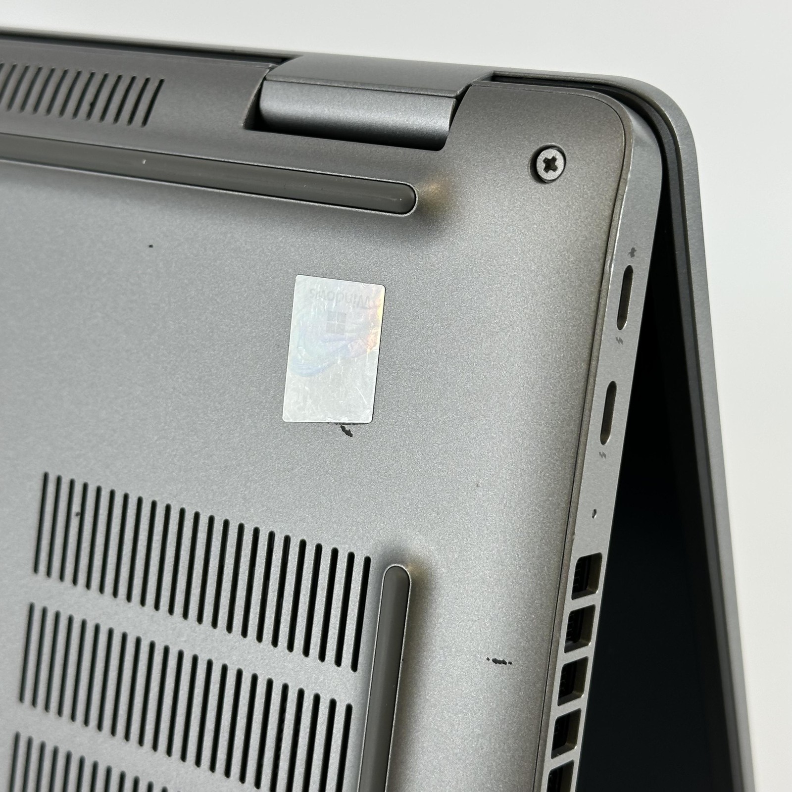 Dell Latitude 5540 15.6 2023 Silver FHD 1.9GHz i7-1370P 16GB 512GB SSD Very Good