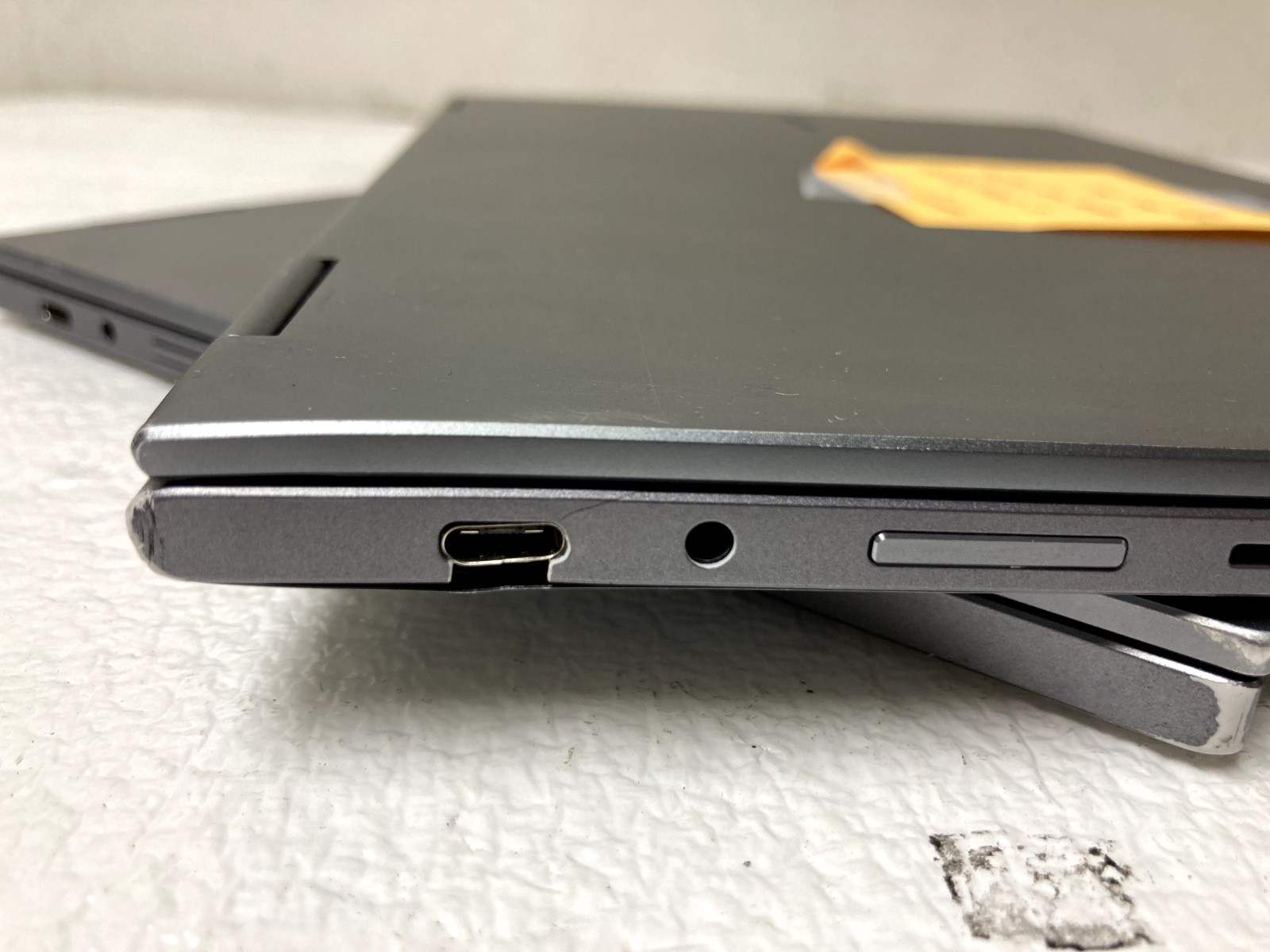 Samsung Galaxy Chromebook XE530QDA 13.3″i3-10110U @2.10GHz 8GB RAM 128GB SSDREAD