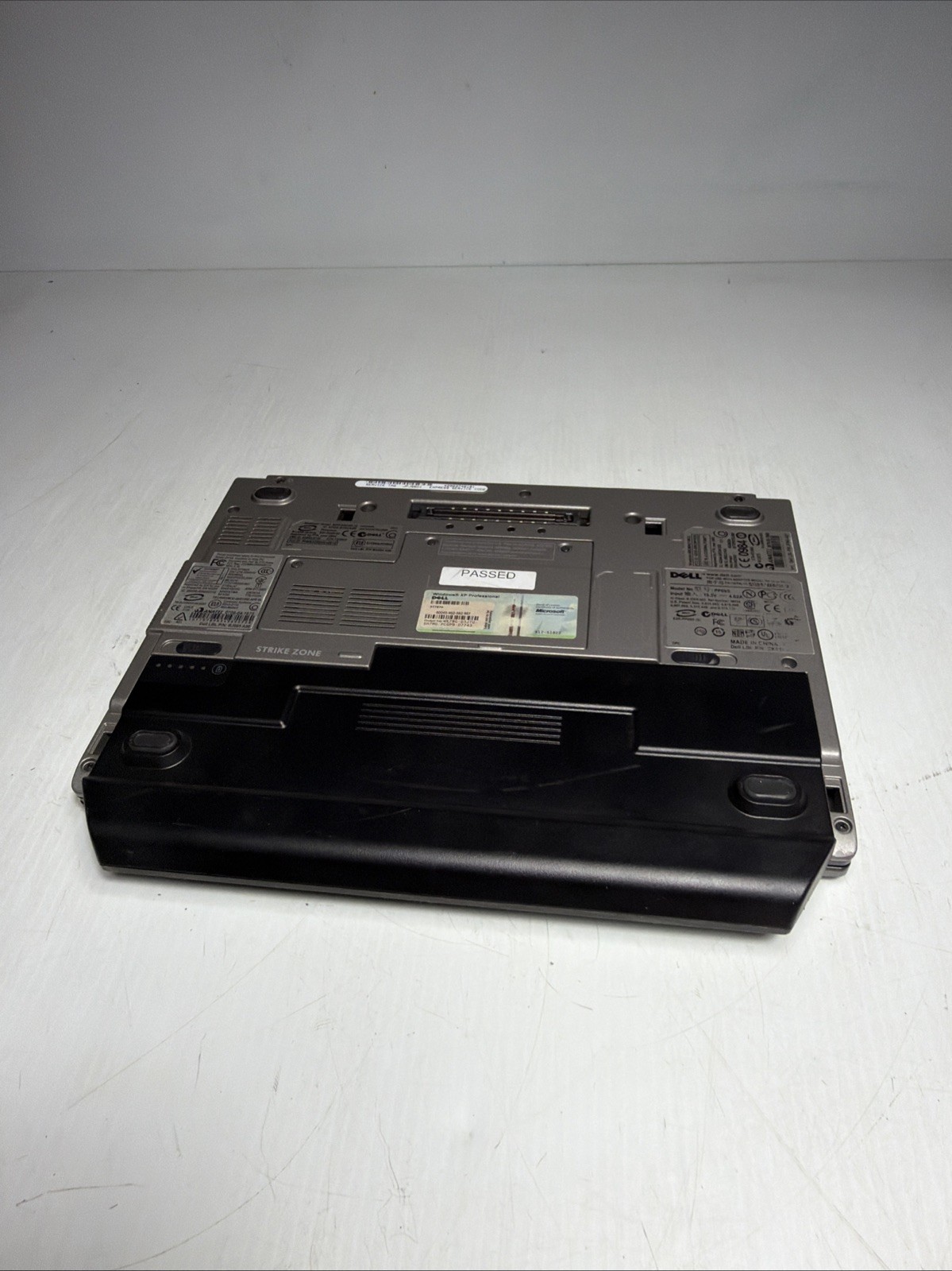 Dell Latitude D420 14″ Laptop Core Duo 2.5gb Ram No Drives Boots Bios