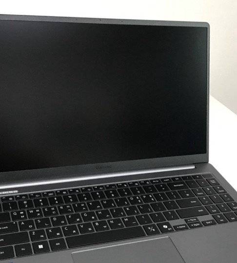 SAMSUNG Galaxy Book 5 15.6″ / Gray / Ultra 5 8GB / 256GB / NT750XHD-KC58G